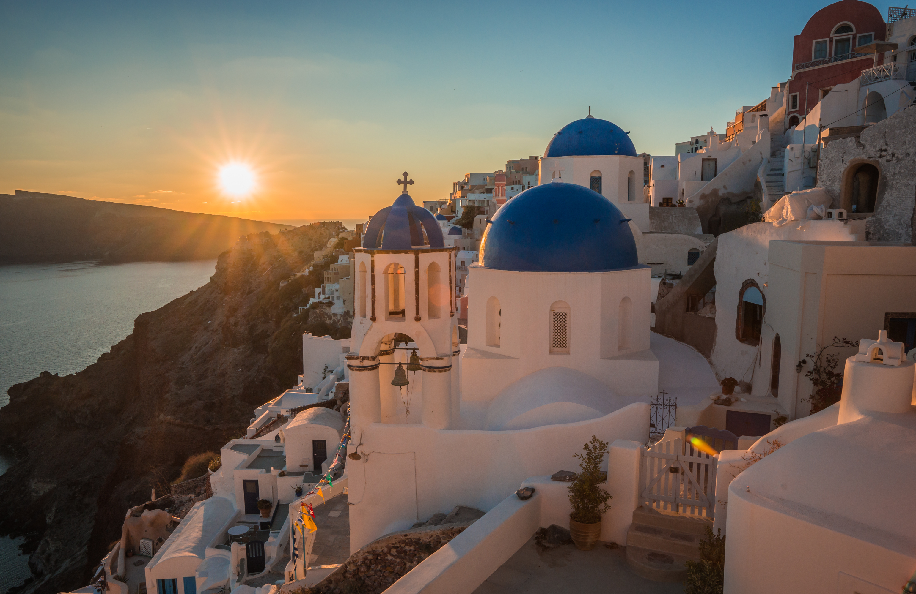 Santorini, Greece. Photo: siete_vidas / Shutterstock