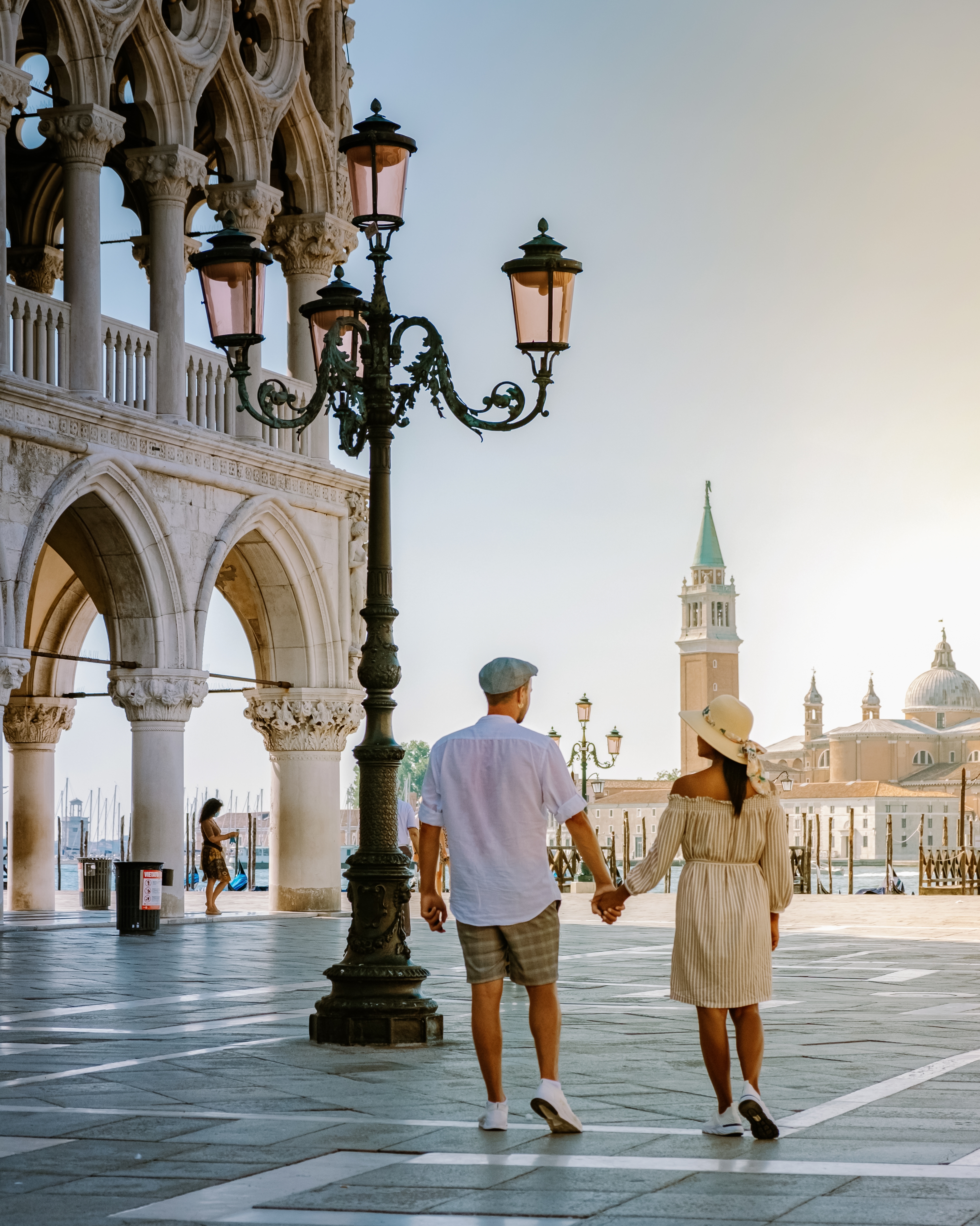 Couple in Venice. Photo: fokke baarssen / Shutterstock