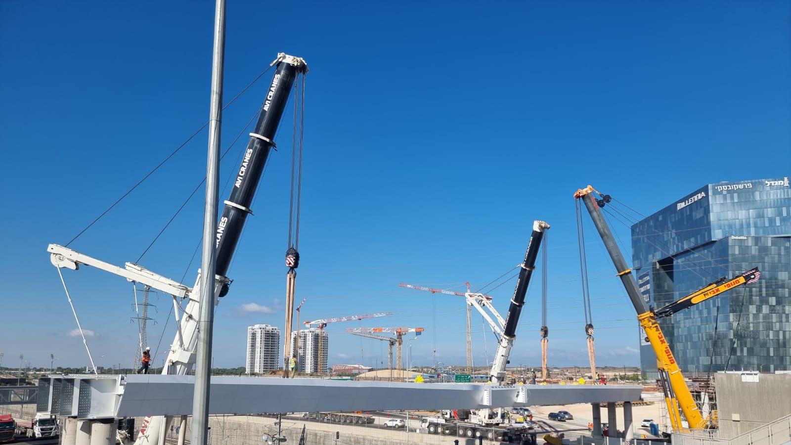 הנפת גשר ה-1000 ראשון לציון (צילום: לביא תצלומי אוויר)