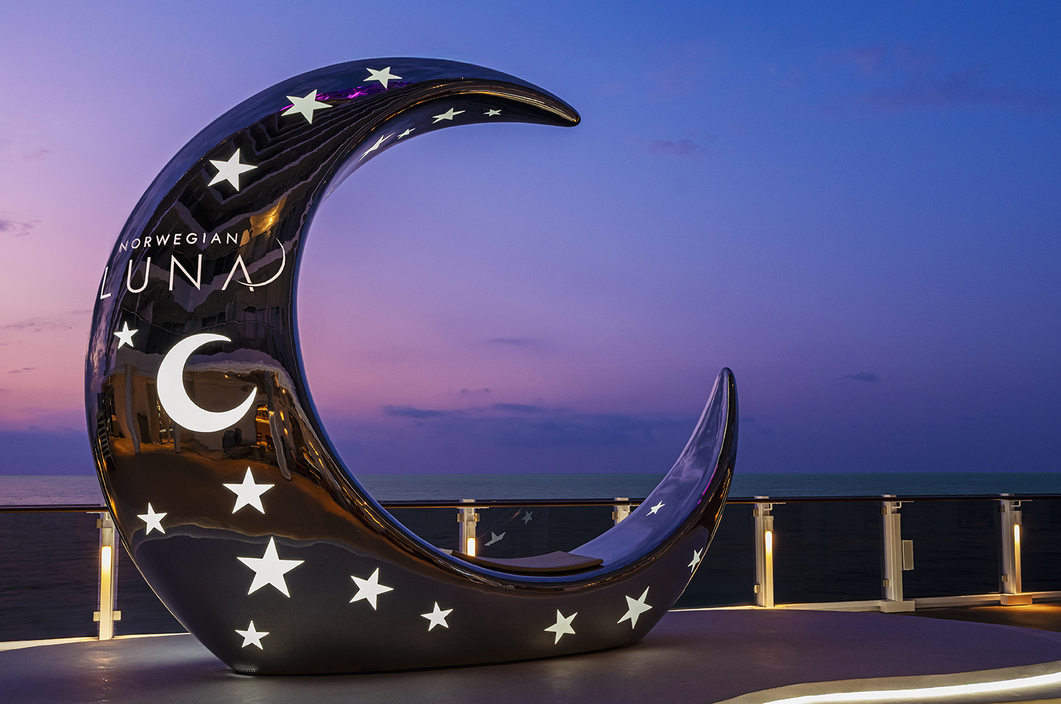 Luna Sculpture. Photo: Norwegian Cruise Line