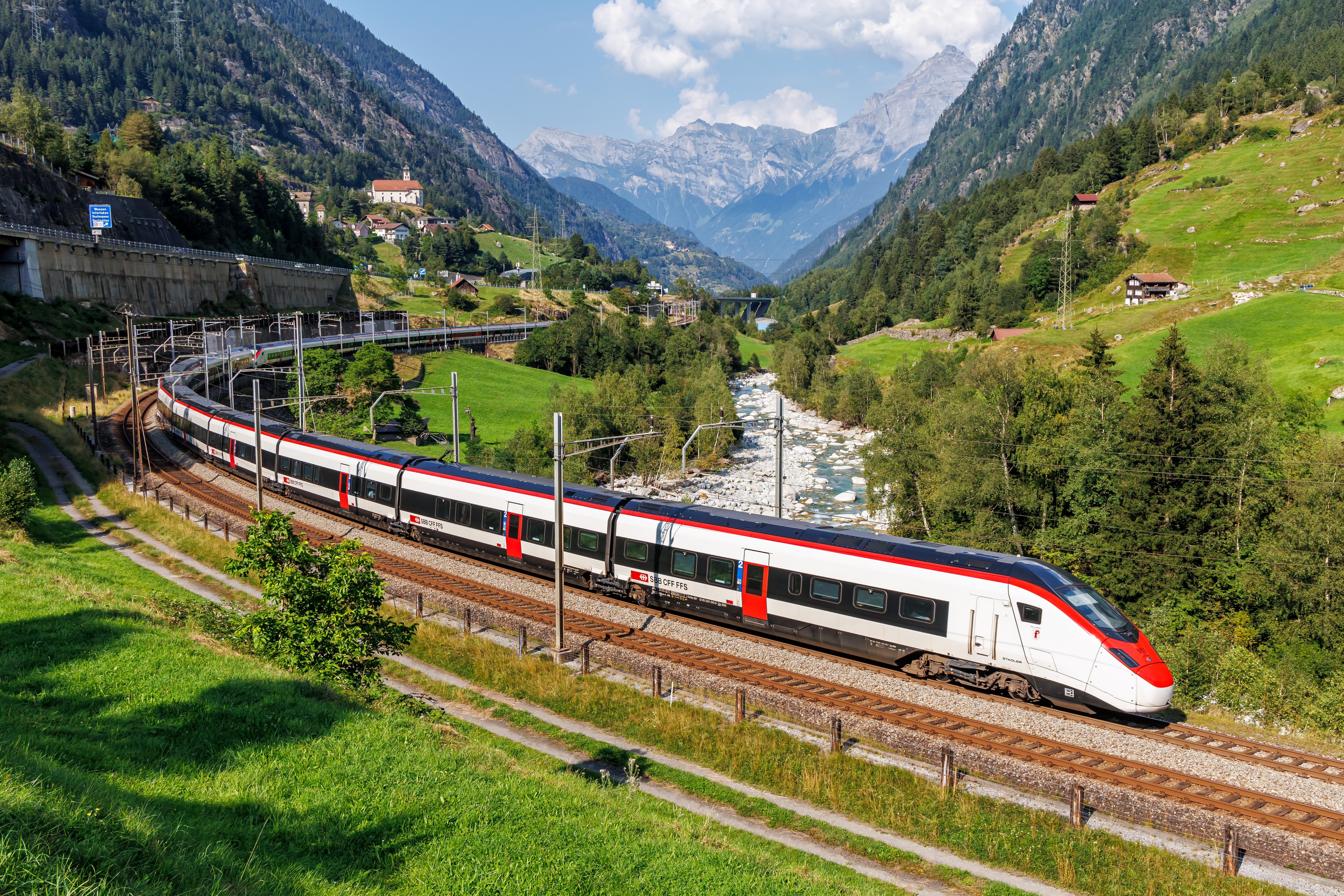 Passenger train Stadler Giruno of Schweizerische Bundesbahnen. Photo: Markus Mainka / Shutterstock 