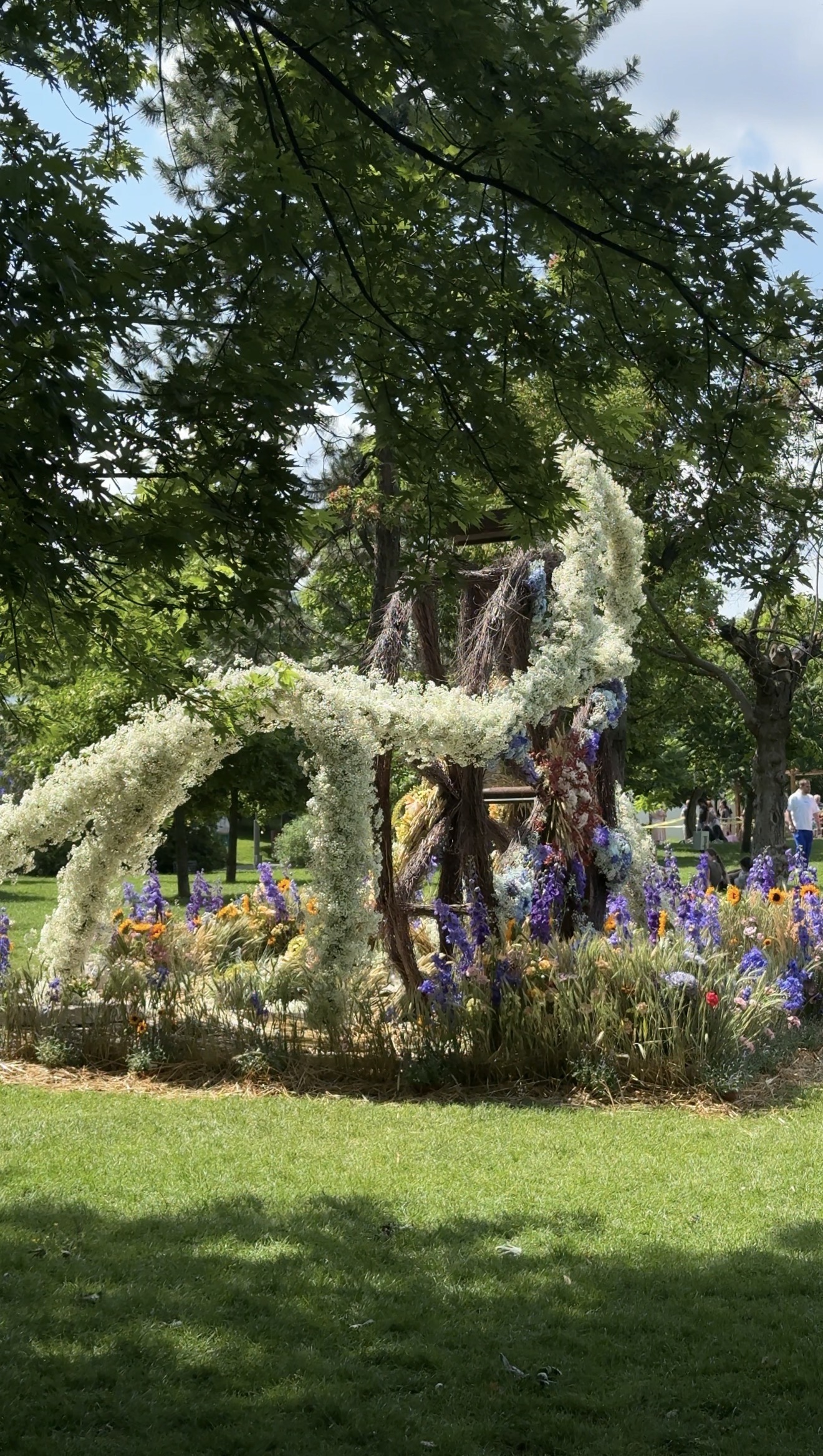 West Side Flower Fest 2026. Photo credit: @surorilecalatoare via Instagram 