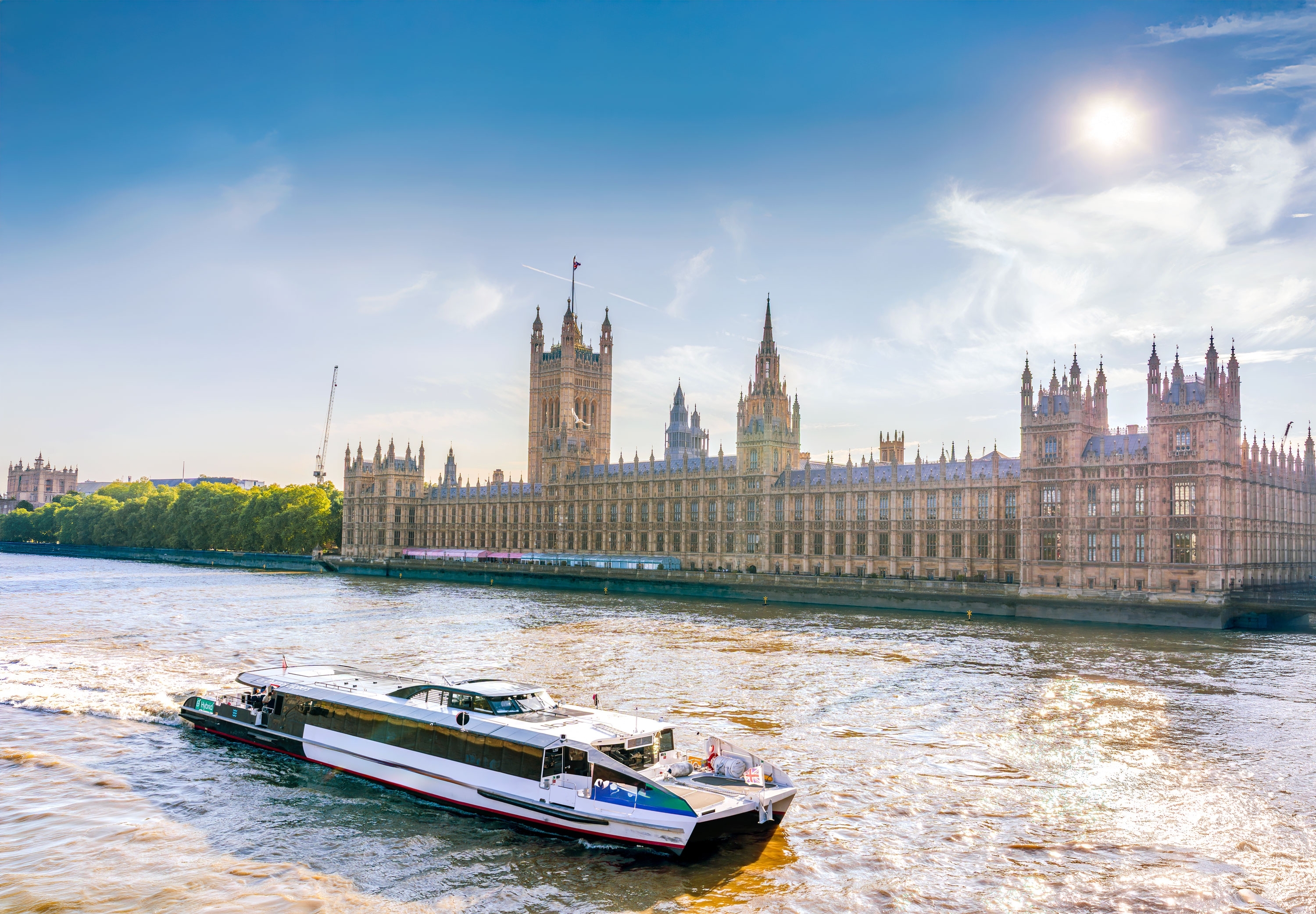 River Thames cruises. Photo: varinthorn niyomdusadee / Shutterstock.com