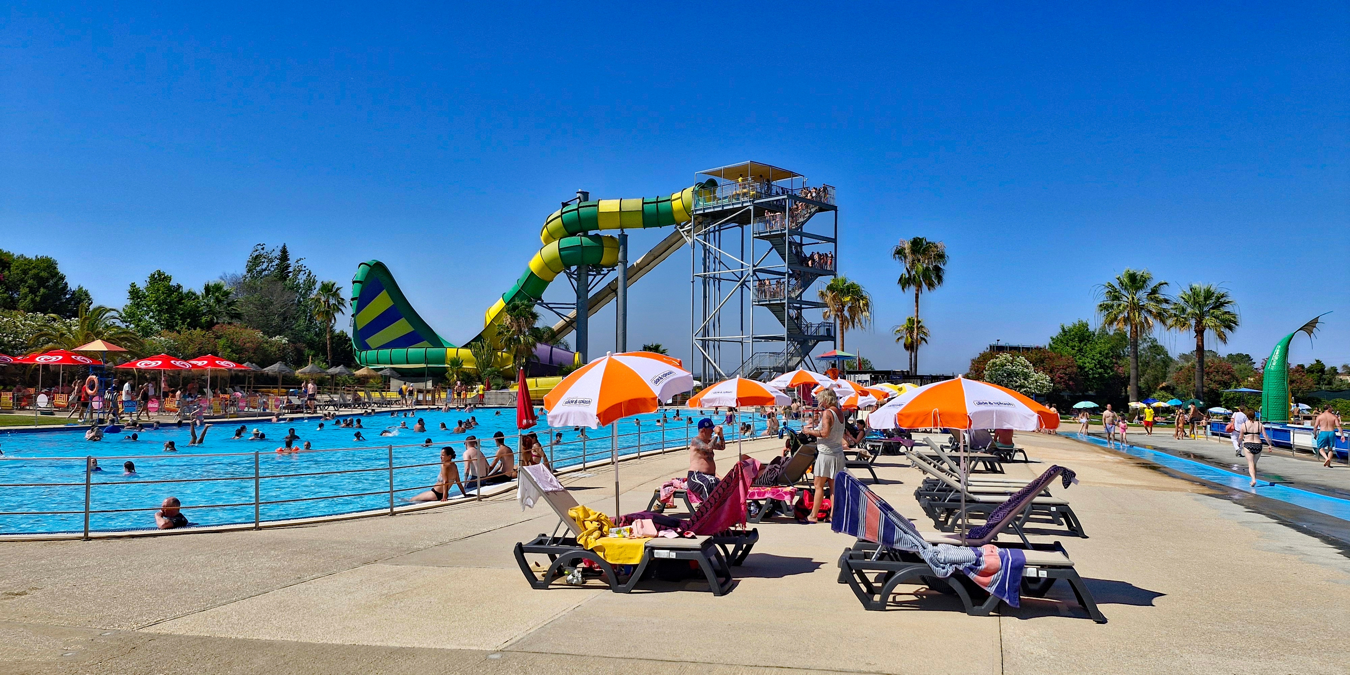 Slide & Splash, Portugal: Photo: l: PJ photography / Shutterstock.com