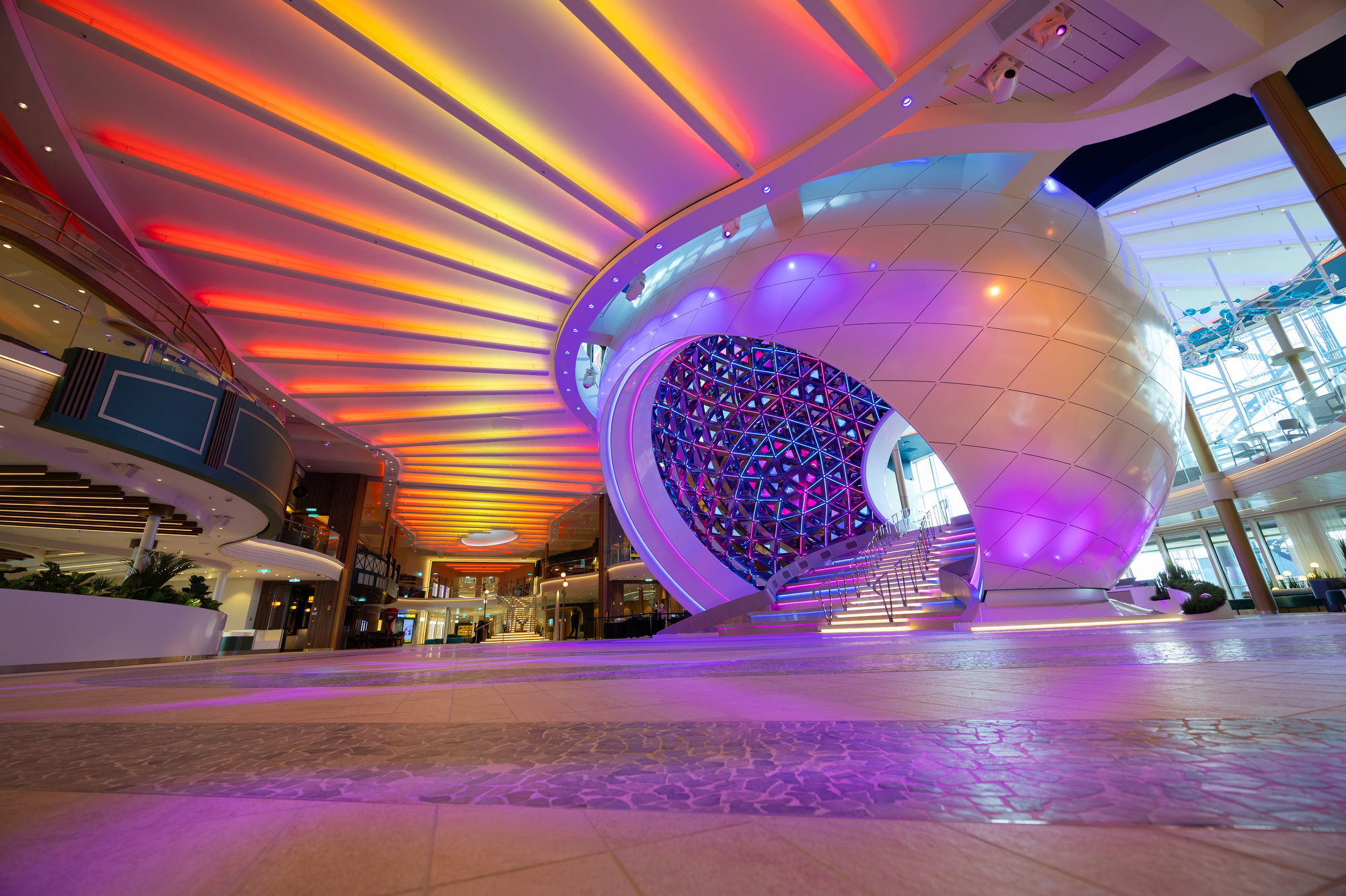Legend of the Seas. Photo: sbw-photo (Royal Carribean)