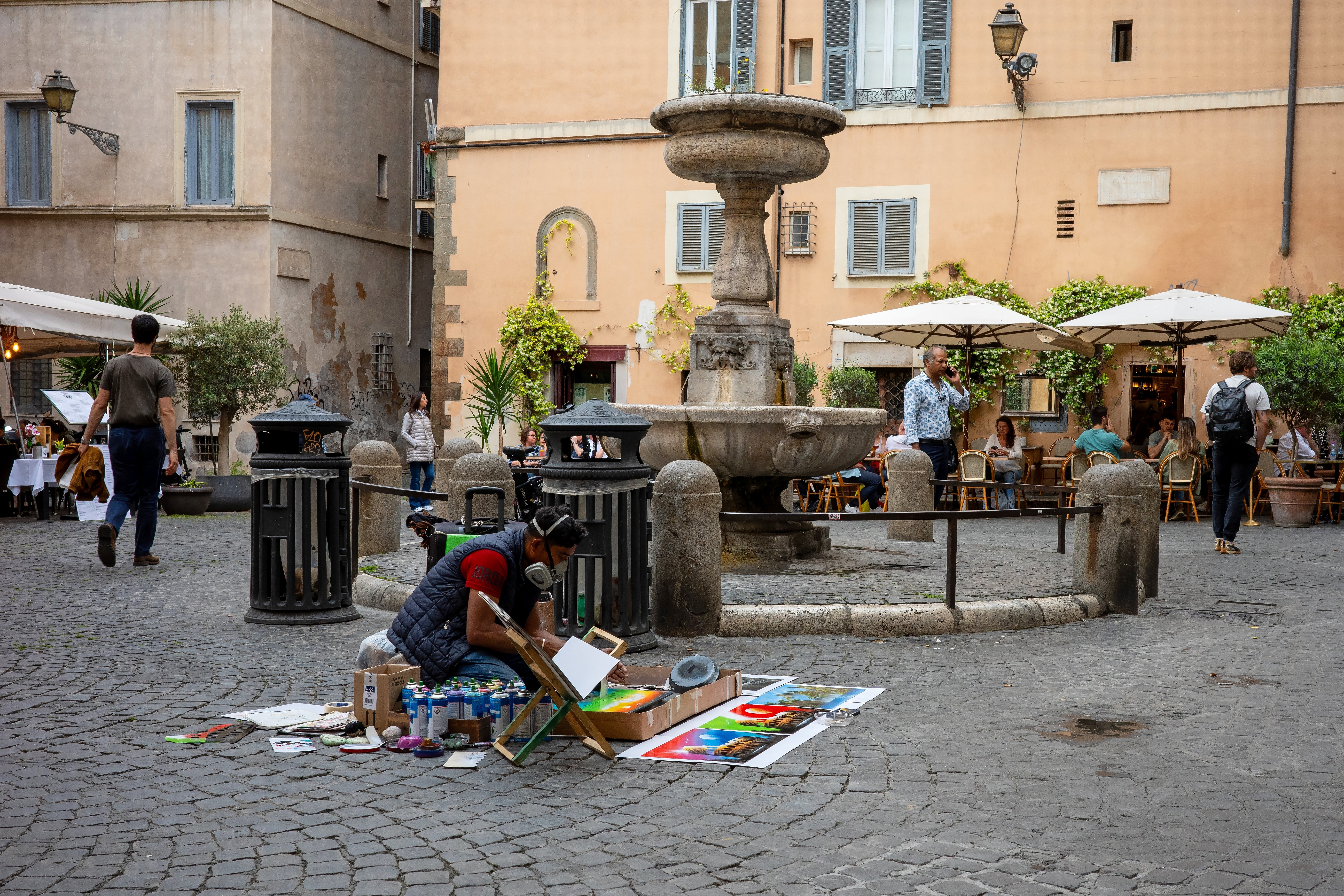 How to avoid the biggest tourist scams in Europe. Photo: Anton Kustsinski / Shutterstock.com