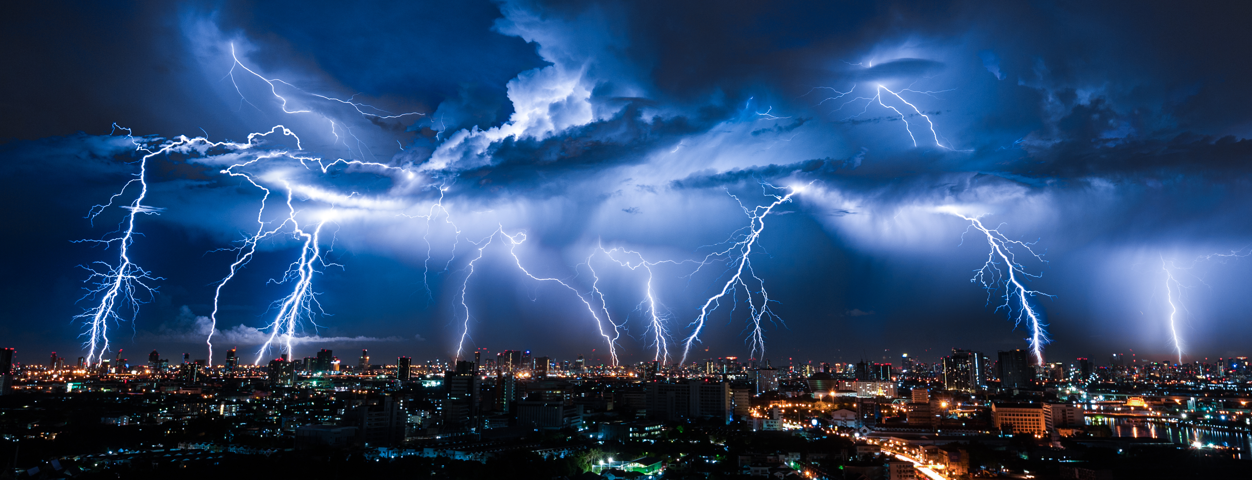 Millions of Americans at risk of severe thunderstorms, large hail, and flash flooding. Photo: Shutterstock