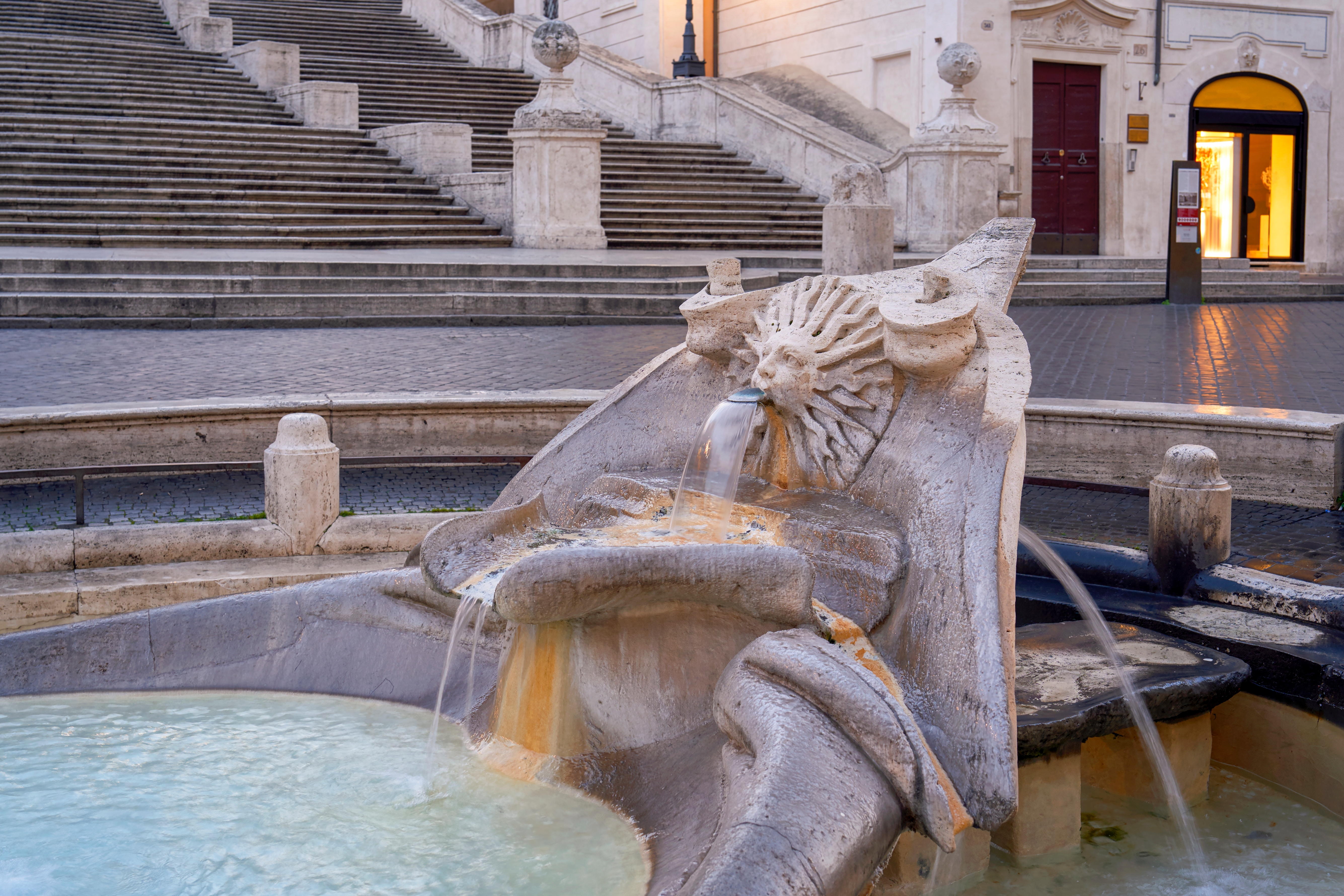 Don't swim in Italian fountains: Photo: Yuri Turkov / Shutterstock.com