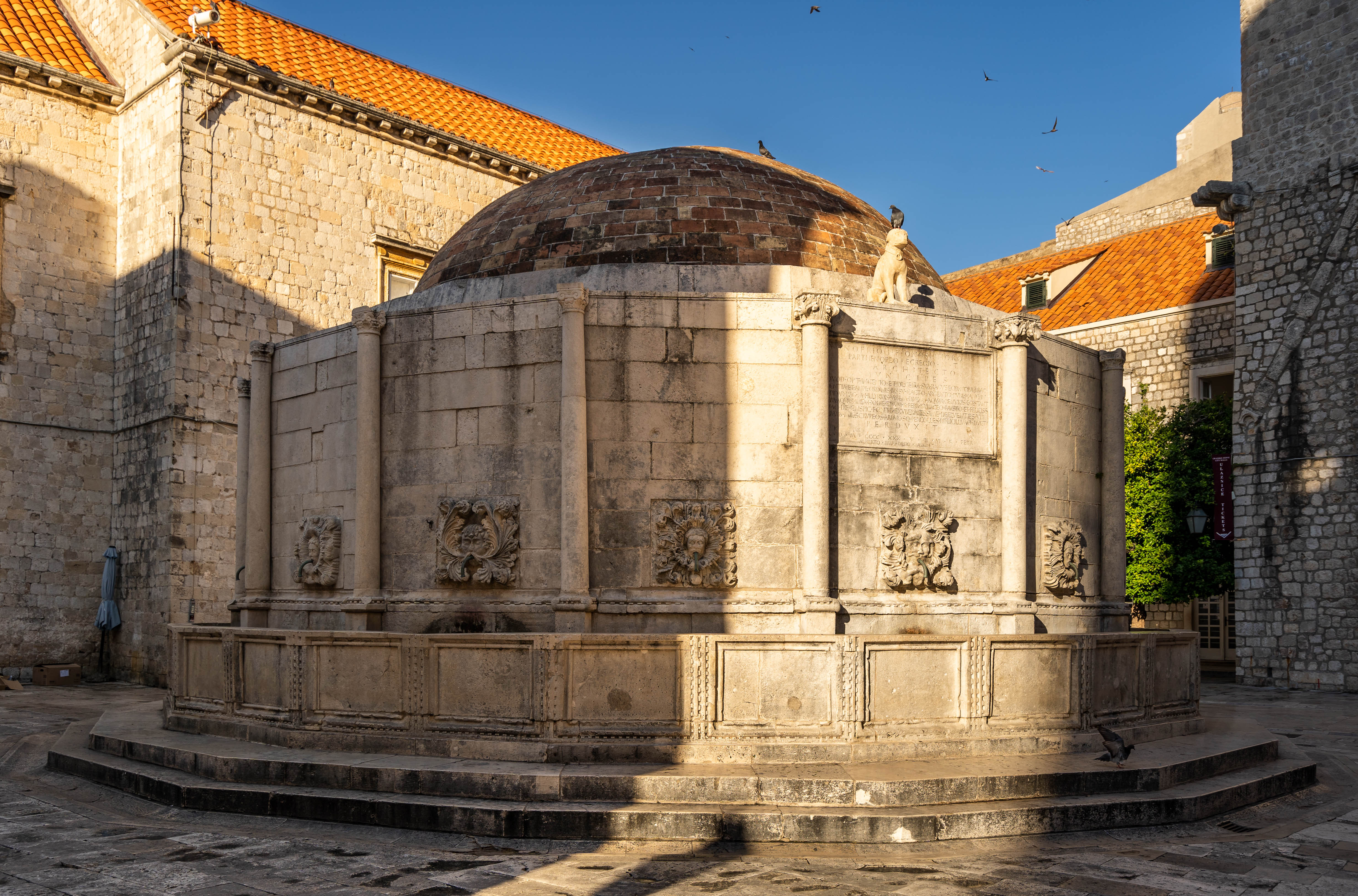 Onofrio Fountain. Photo: Dave Z / Shutterstock.com