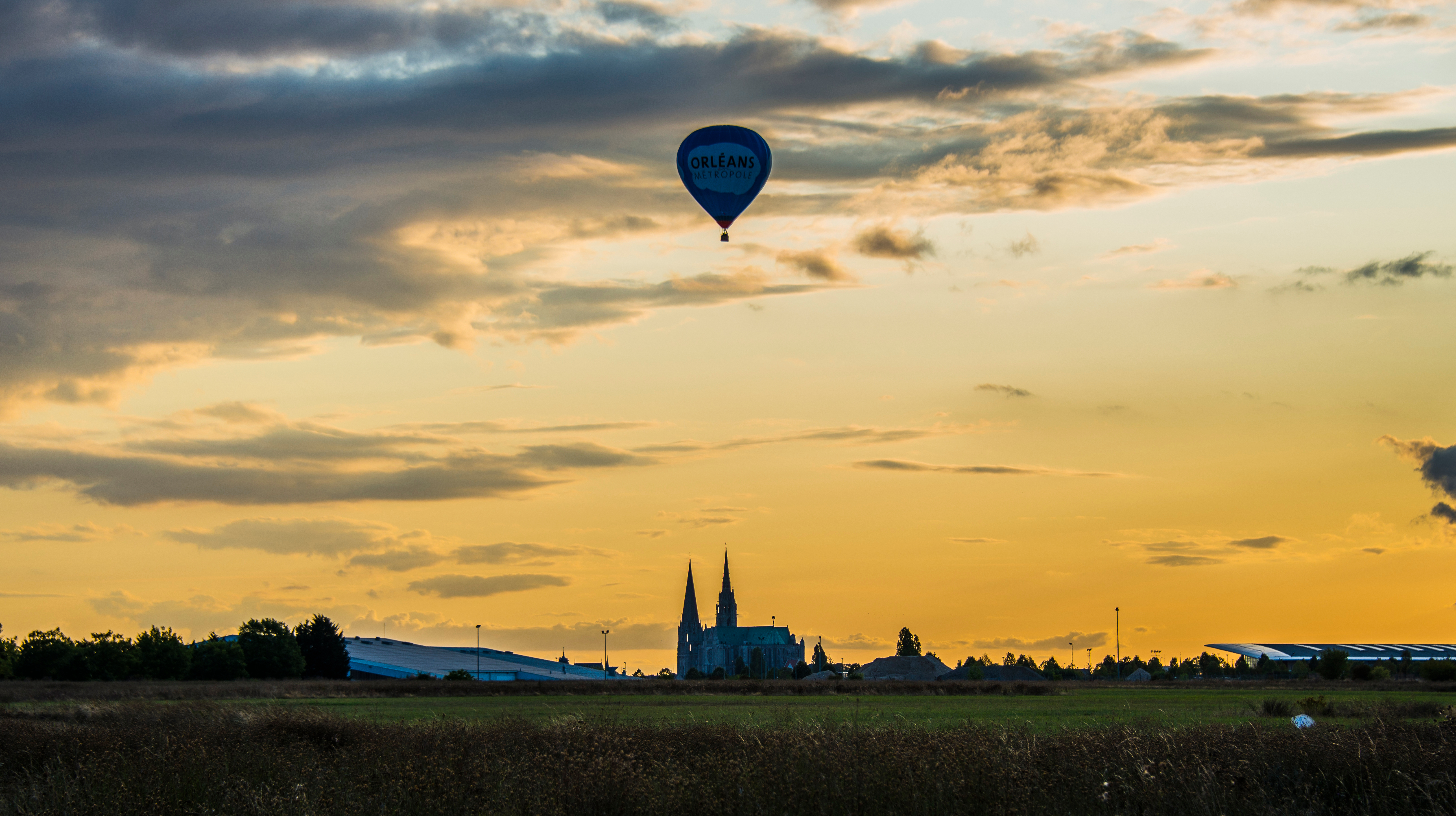 Hot air balloon over Loire Valley. Photo: DIDIER FOTO / Shutterstock.com