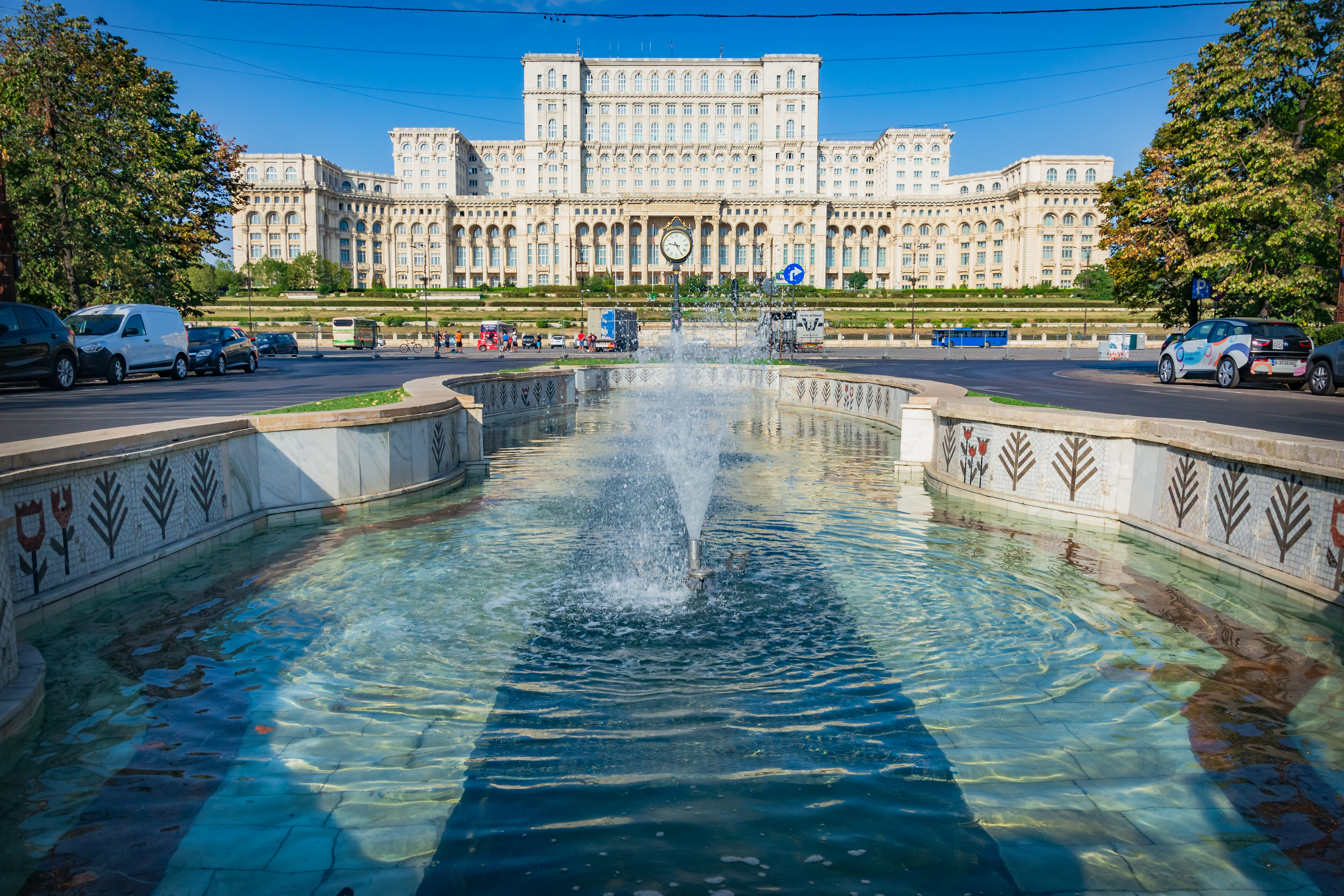 Parliament Palace. Photo: Alberto Giron Photography / Shutterstock.com