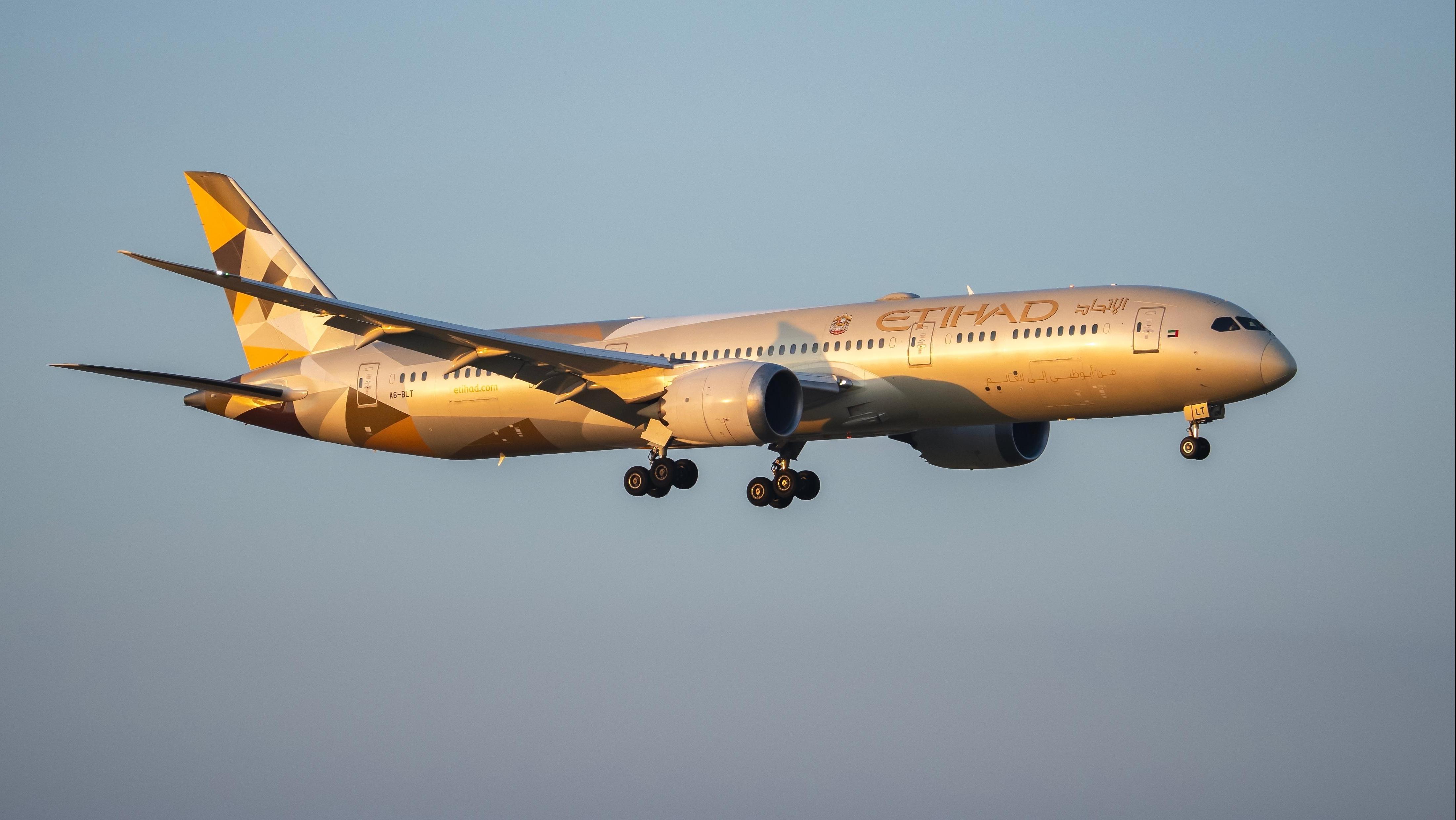 Etihad Airways. Photo: kamilpetran / Shutterstock.com