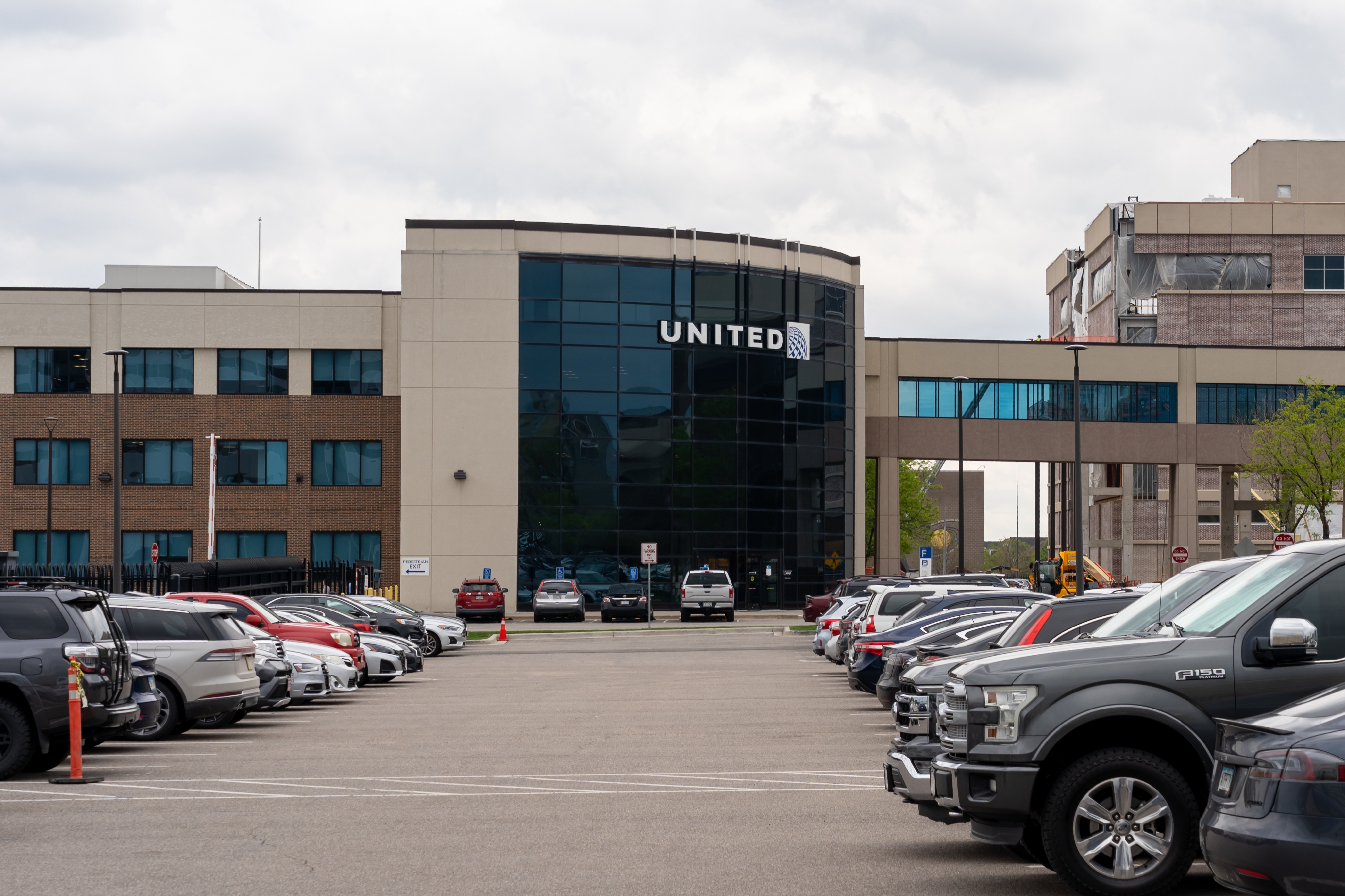United's pilot training center in Denver. Photo: JHVEPhoto / Shutterstock.com