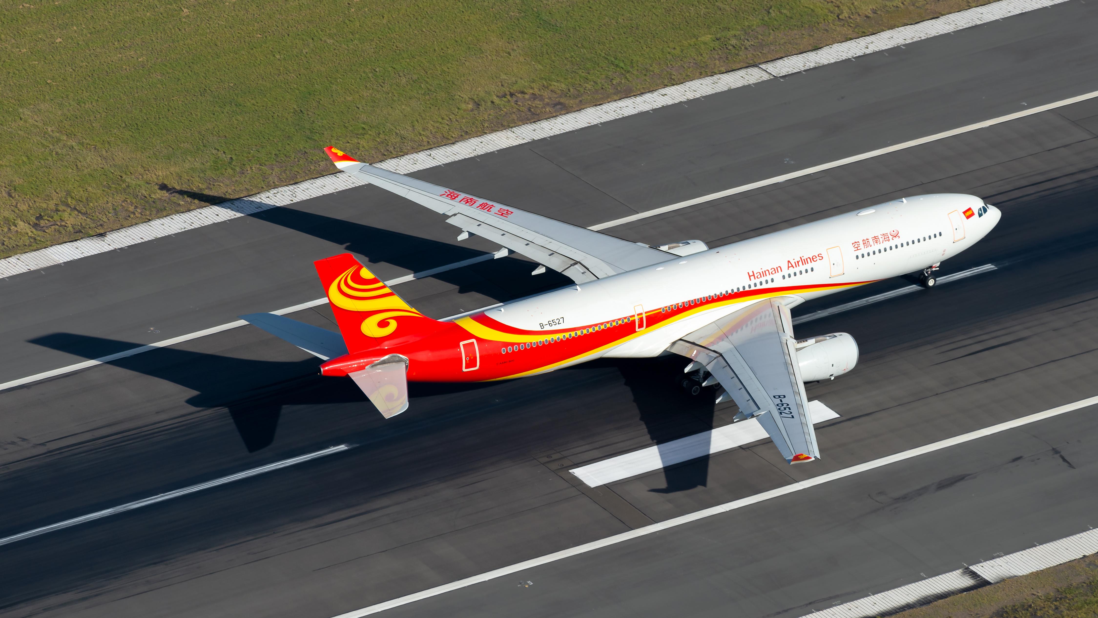 Hainan Airlines. Photo: Thiago B Trevisan / Shutterstock.com