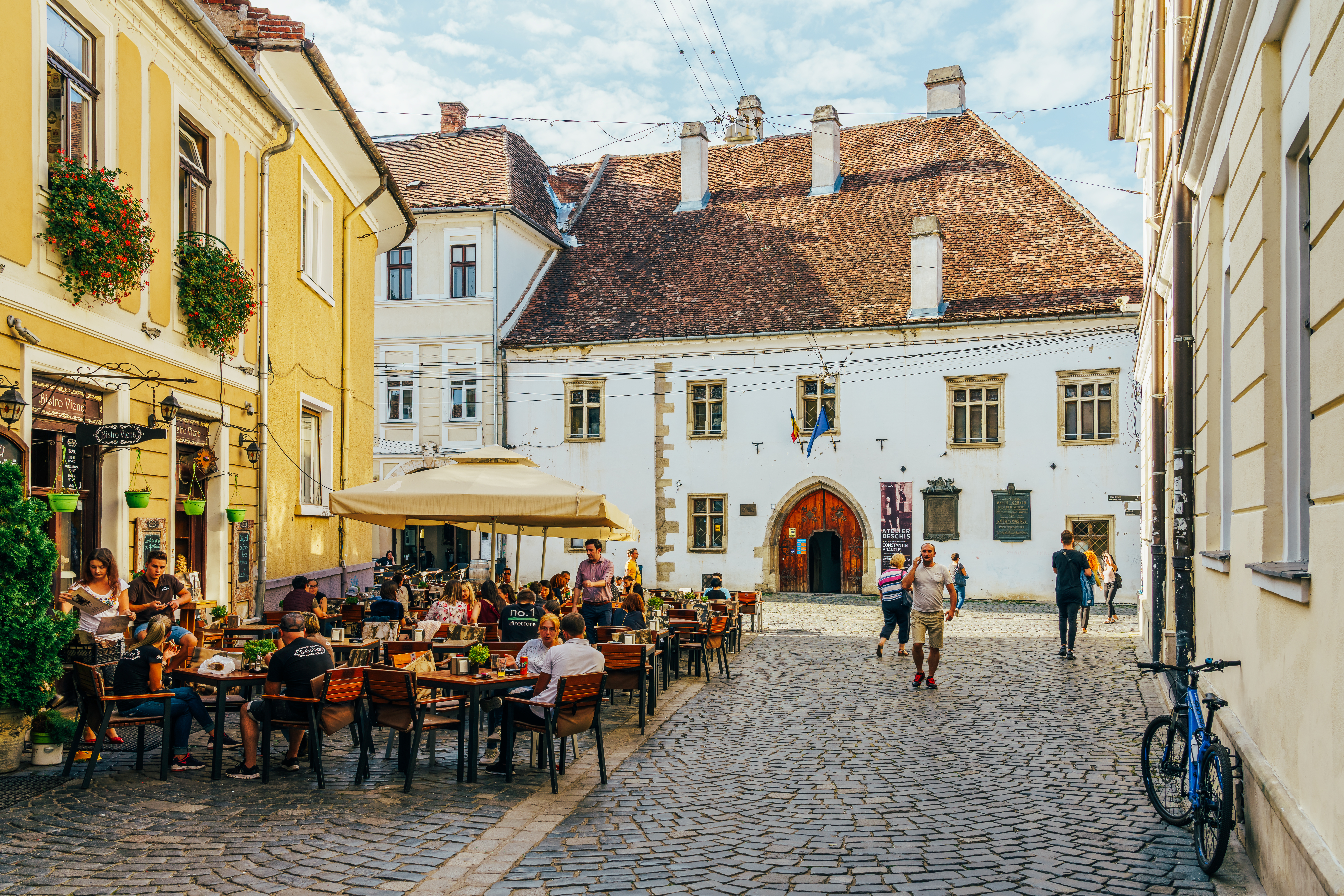 Museum Square. Photo: Radu Bercan / Shutterstock.com