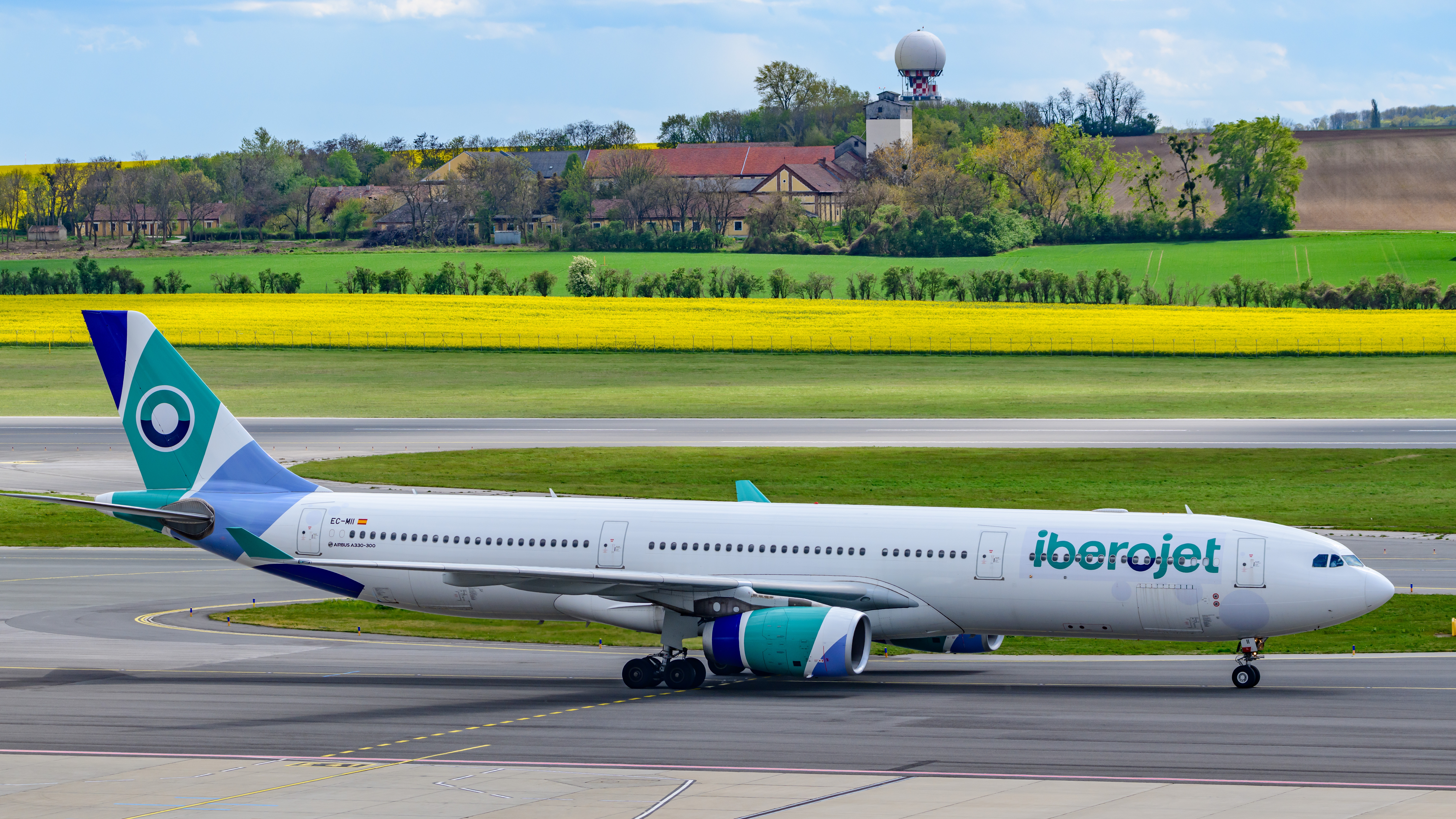 Iberojet. Photo: Simlinger / Shutterstock.com