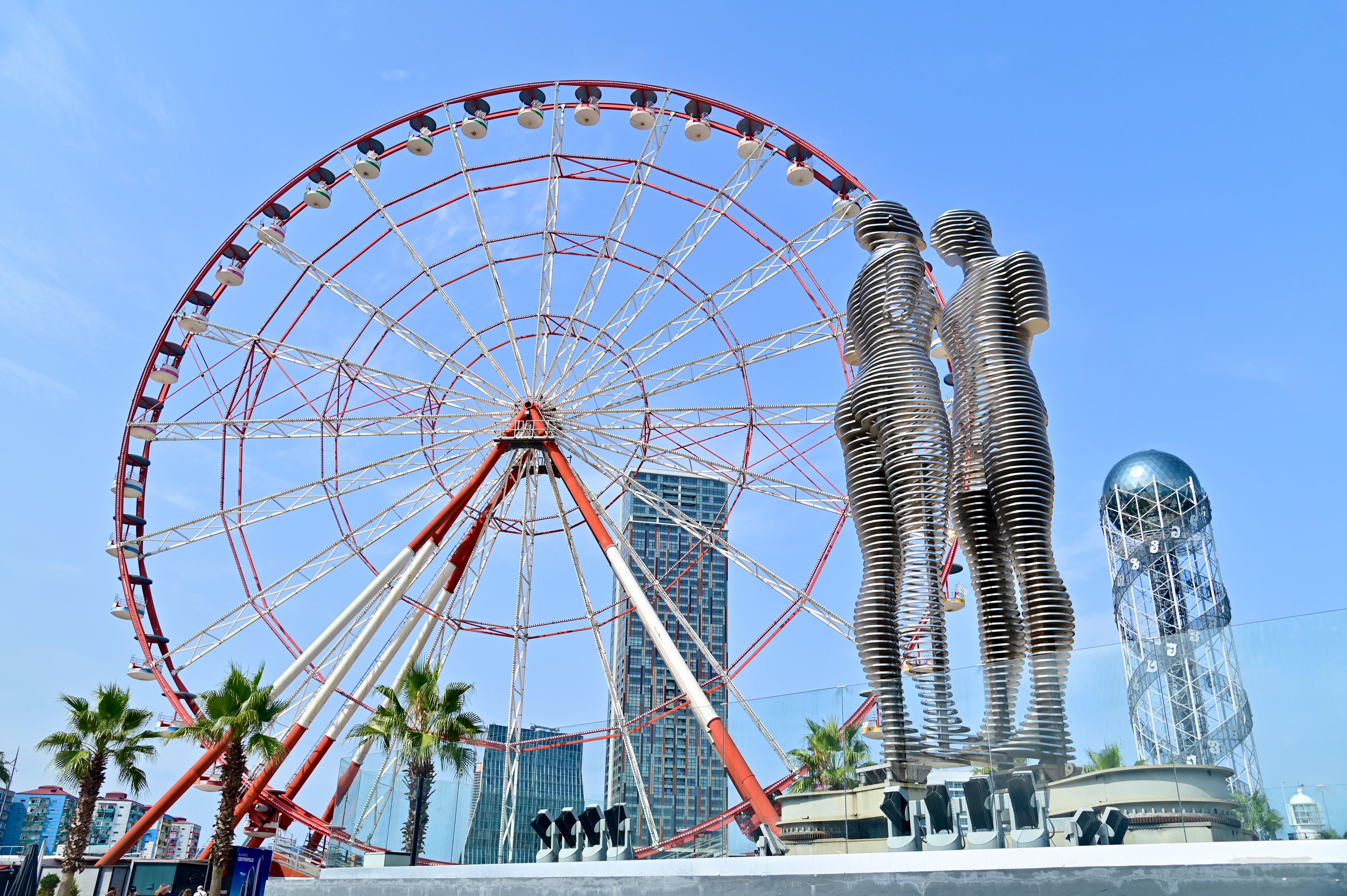Ali and Nino Love Statue. Photo: Jesse33 / Shutterstock.com