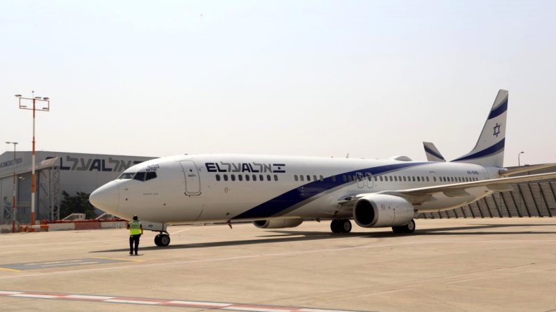 מטוס אל על ליד האנגר אל על (צילום: סיון פרג') מטוס אל על ליד האנגר אל על (צילום: סיון פרג')