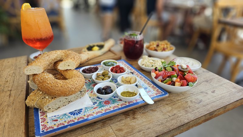 ראס אל שולחן במסעדת הבורג' בבנימינה. צילום: אירה מקיינקו ראס אל שולחן במסעדת הבורג' בבנימינה. צילום: אירה מקיינקו