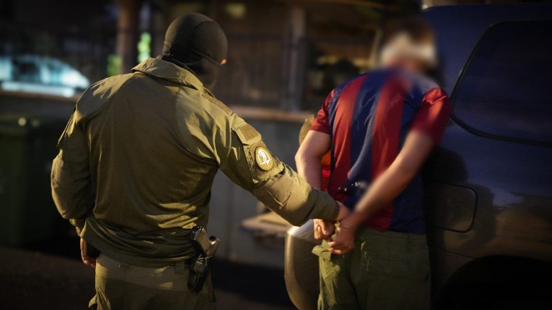 מעצר החשודים (צילום: משטרת ישראל) מעצר החשודים (צילום: משטרת ישראל)