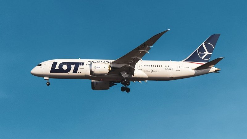 מטוס LOT