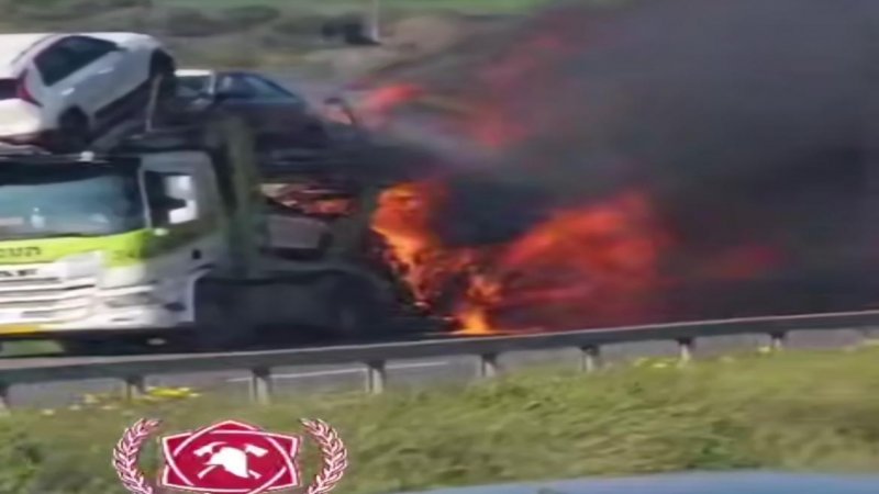 משאית עלתה באש בכביש 6 משאית עלתה באש בכביש 6