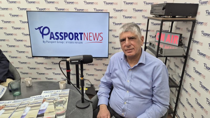 שמואל זכאי בפודאסט של Passportnews (צילום: בנוביץ' תקשורת)