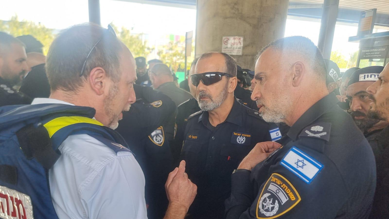 המפכ״ל בזירת הפיגוע