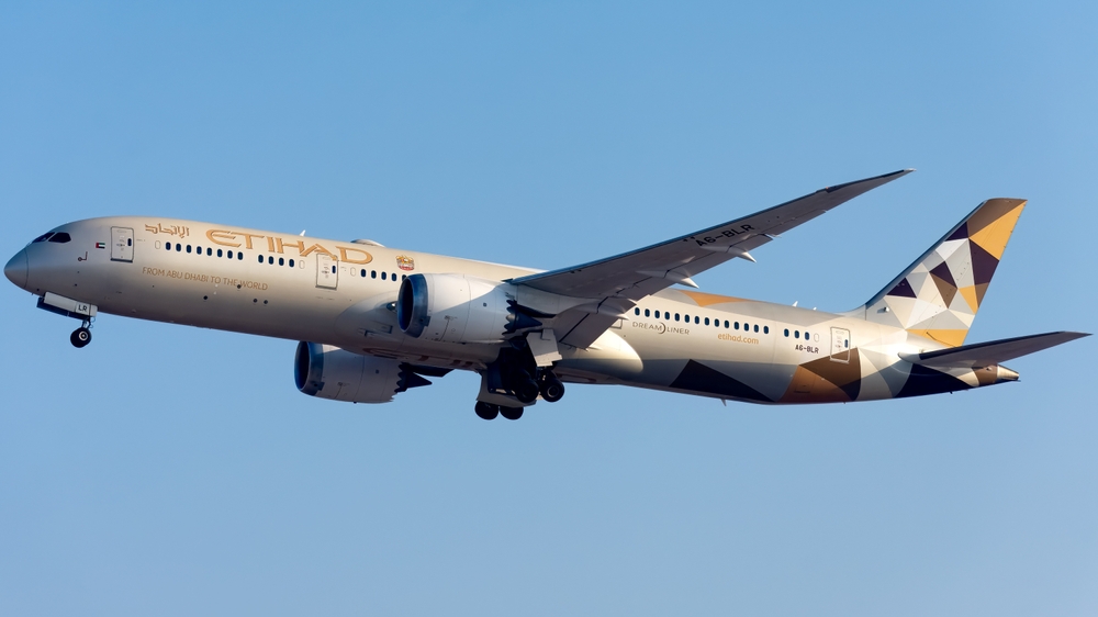 Etihad Airways Boeing 787-9/ Shutterstock
