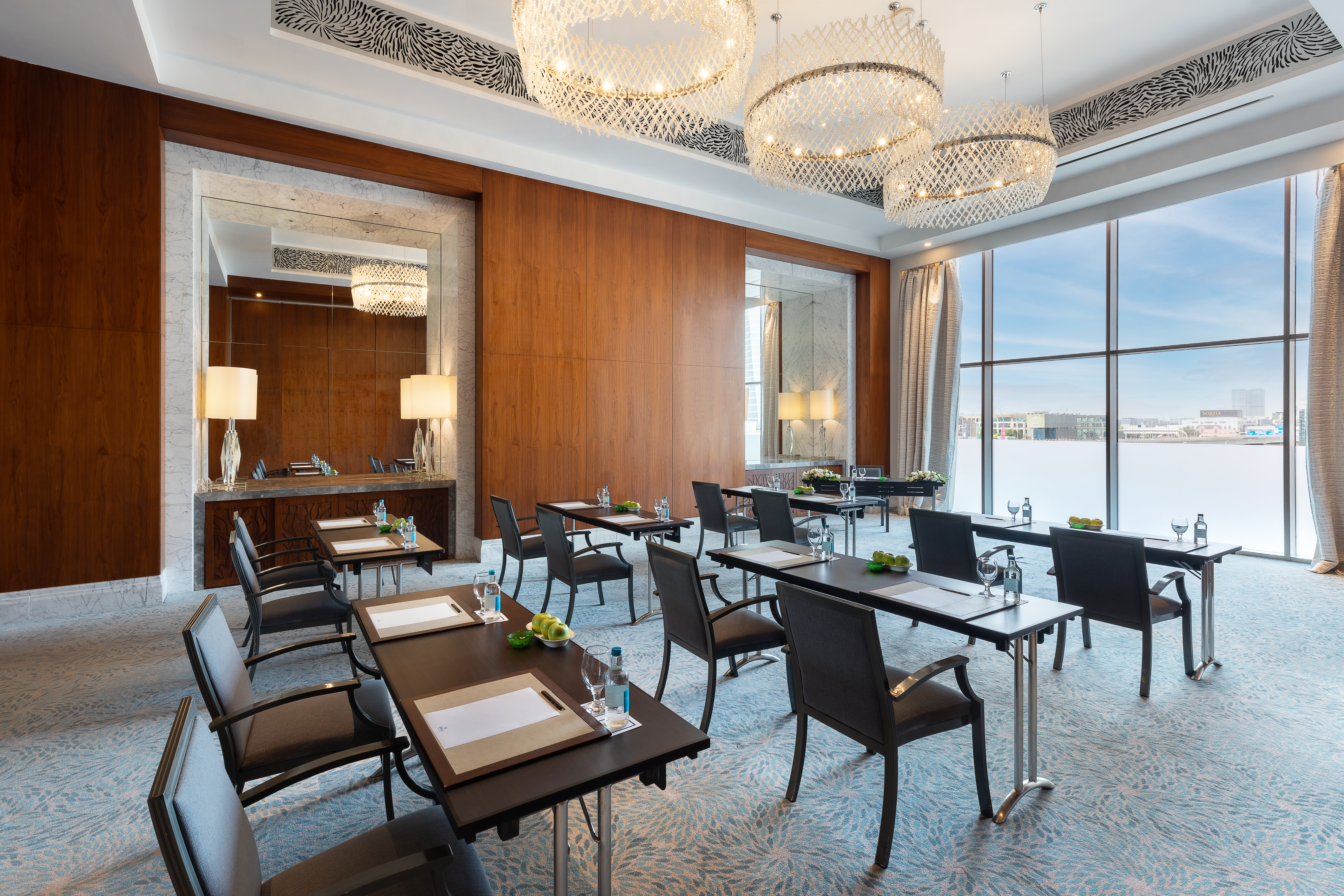 חדר ישיבות במלון Hilton Dubai Al Habtoor City