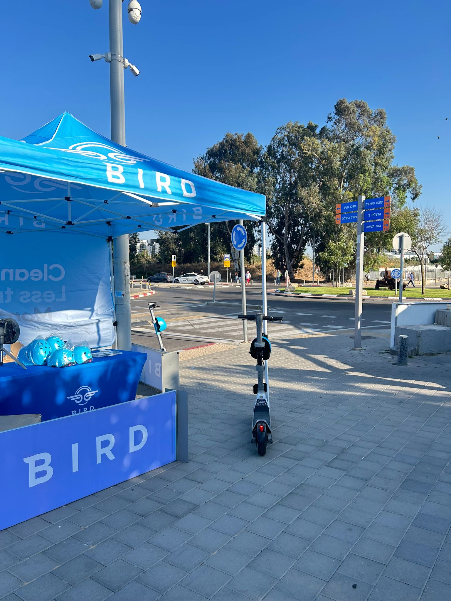 הקורקינטים החשמליים של BIRD הגיעו להרצליה