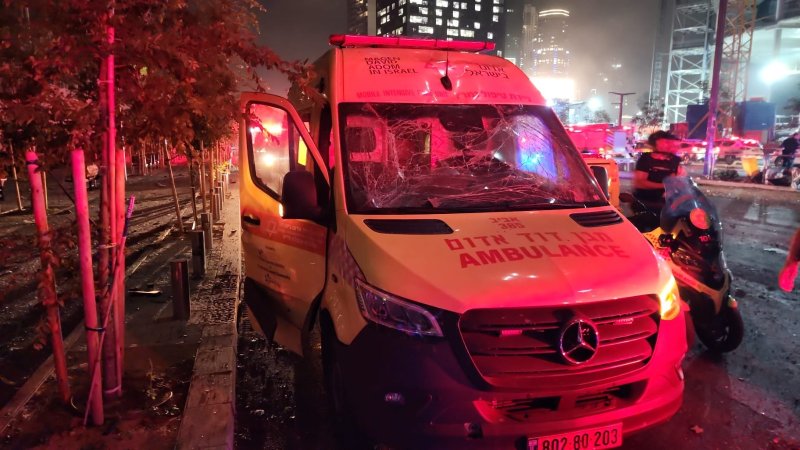הניידת שנפגעה. צילום: דוברות מד״א הניידת שנפגעה. צילום: דוברות מד״א