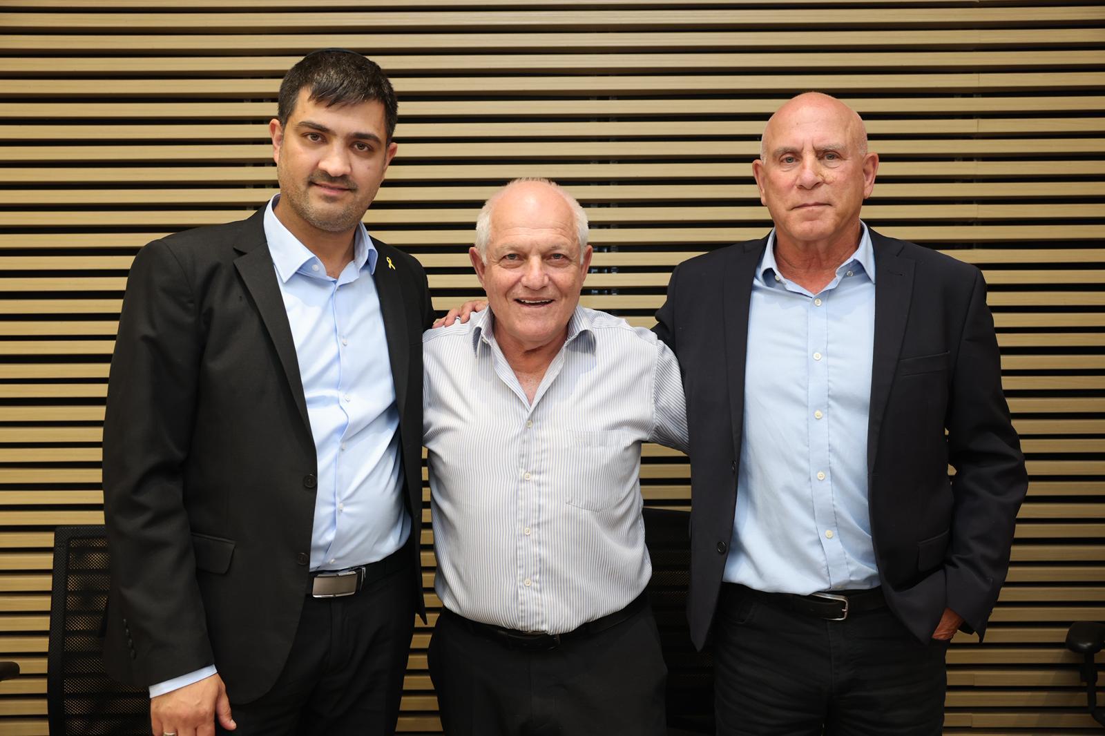 חילופי מנכלים במשרד התיירות - דני שחר יוצא ומיכאל יצחקוב נכנס. צילום: לעמ