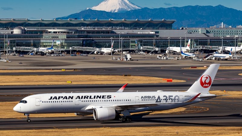 Japan Airlines בנמל התעופה הבינלאומי של טוקיו