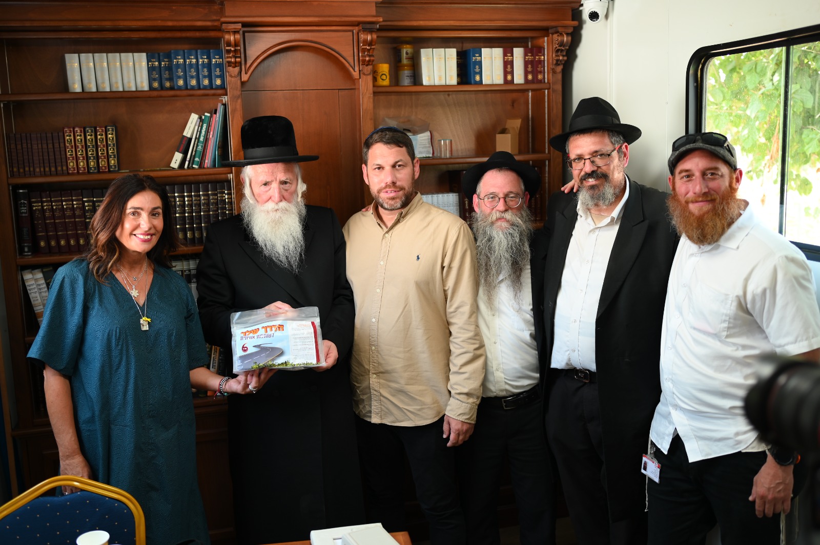 חניכת בית הכנסת בכביש 6. צילום: רזיאל רובין