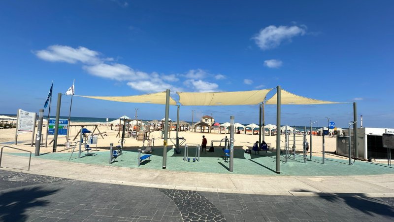 מתקני הכושר בחוף מתקני הכושר בחוף