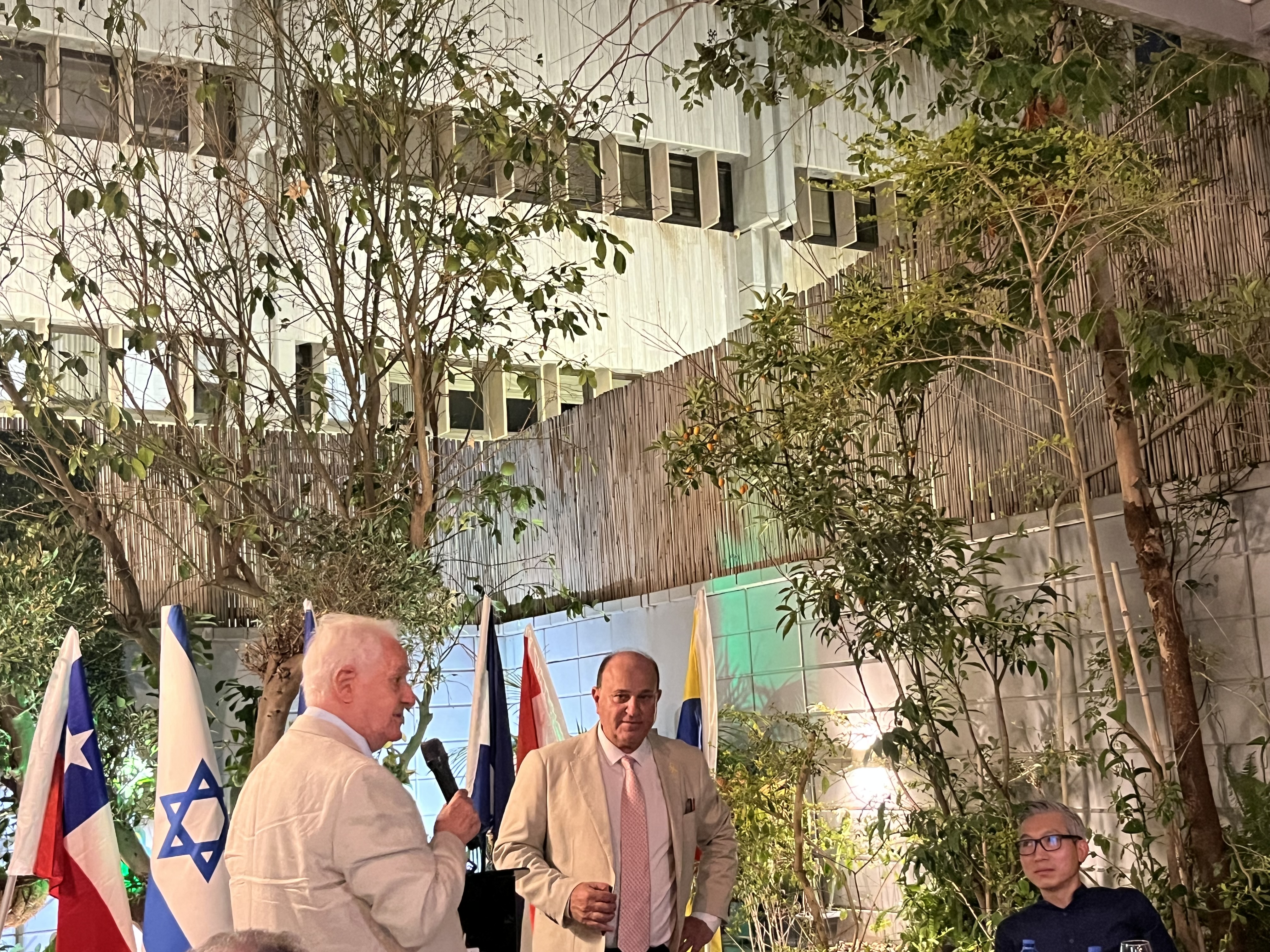 יורם נאור ויצחק אלדן. צילום: PassportNews