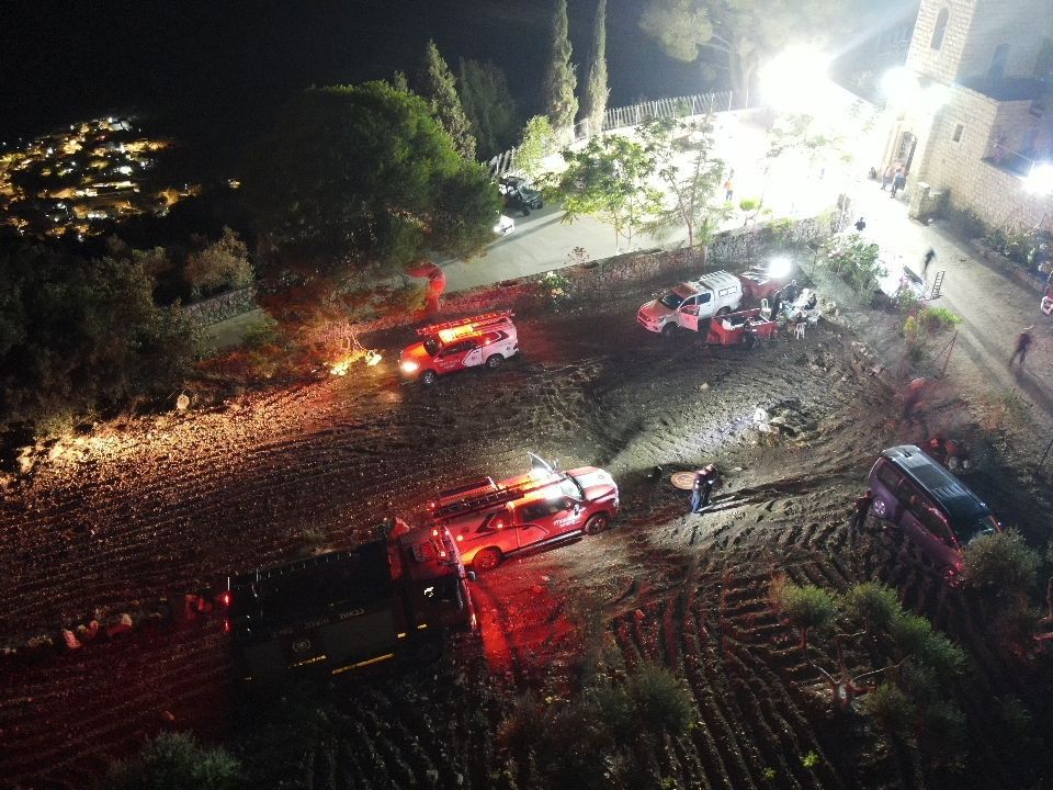 צוותי כיבוי והצלה בהר תבור לקראת האירוע. צילום: כבאות והצלה 