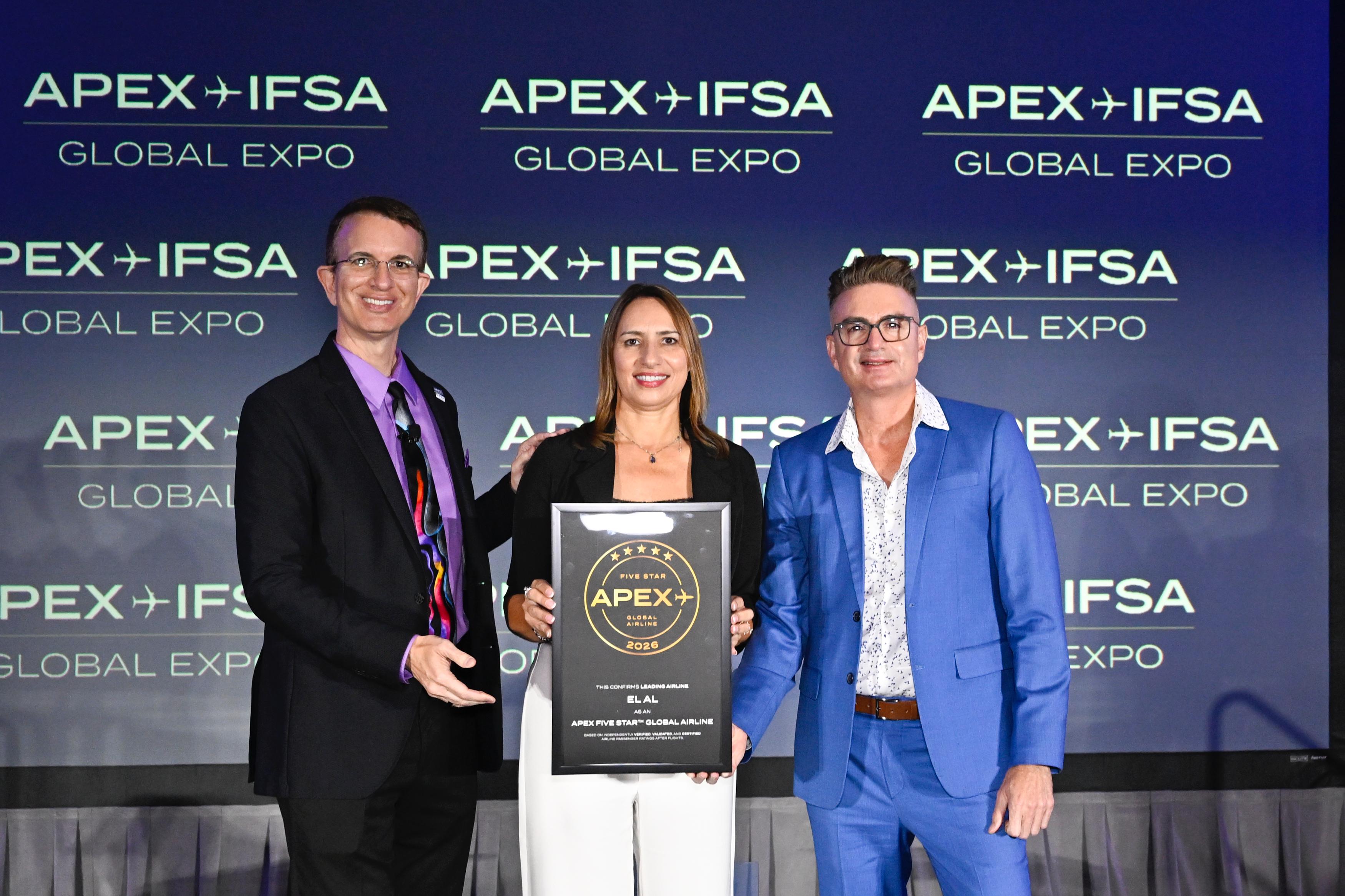 Заместитель генерального директора клиентов и услуг в EL-AL, Орен Коэн Ботанский, генеральный директор EL-AL, Дина Бен Таль Ганенсия, и генеральный директор APEX, Джо Лидер. Фото: пресс-служба EL-AL