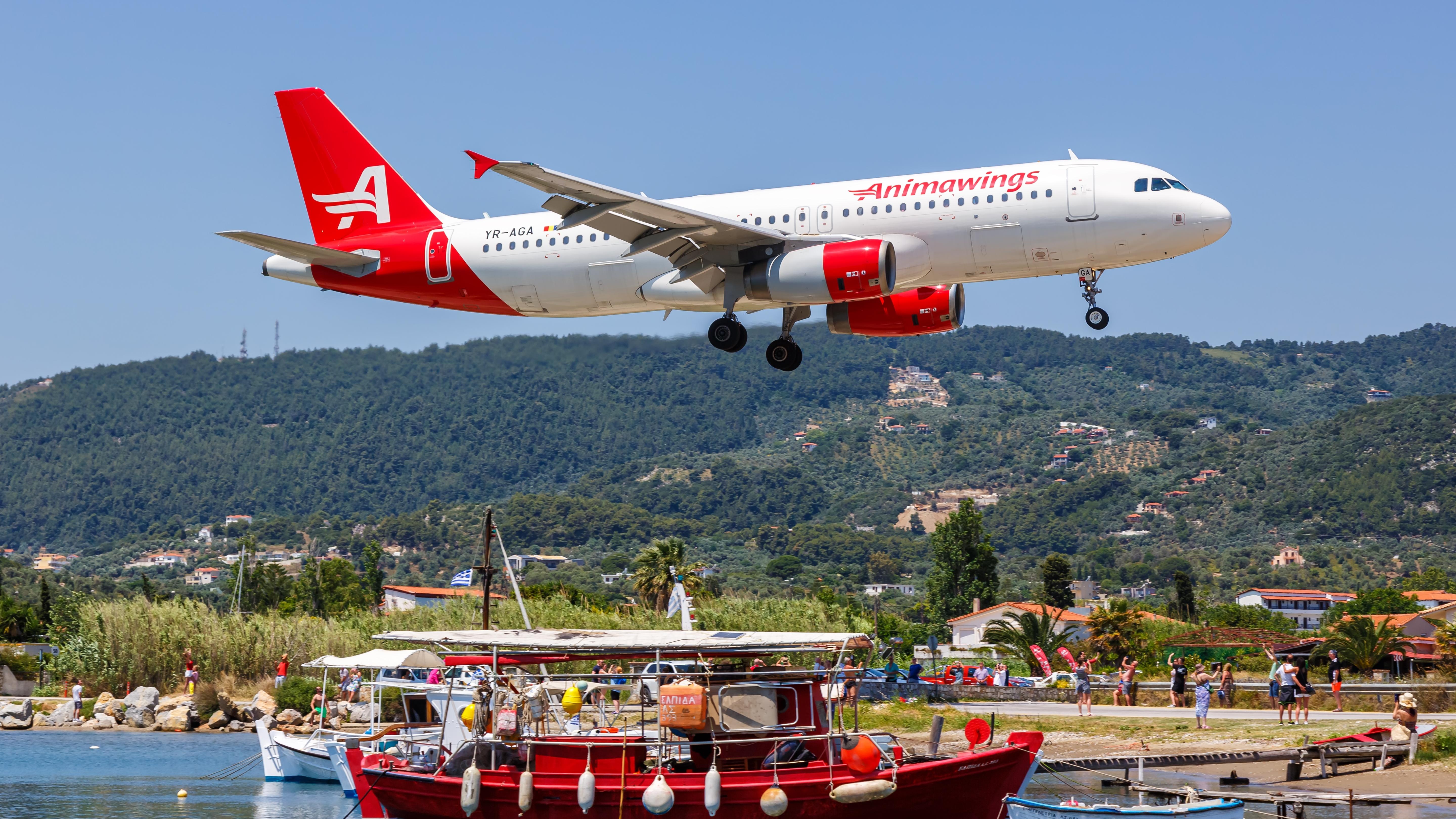 מטוס AnimaWings  Airbus A320 בנמל התעופה הבינלאומי סקיאתוס ביוון
