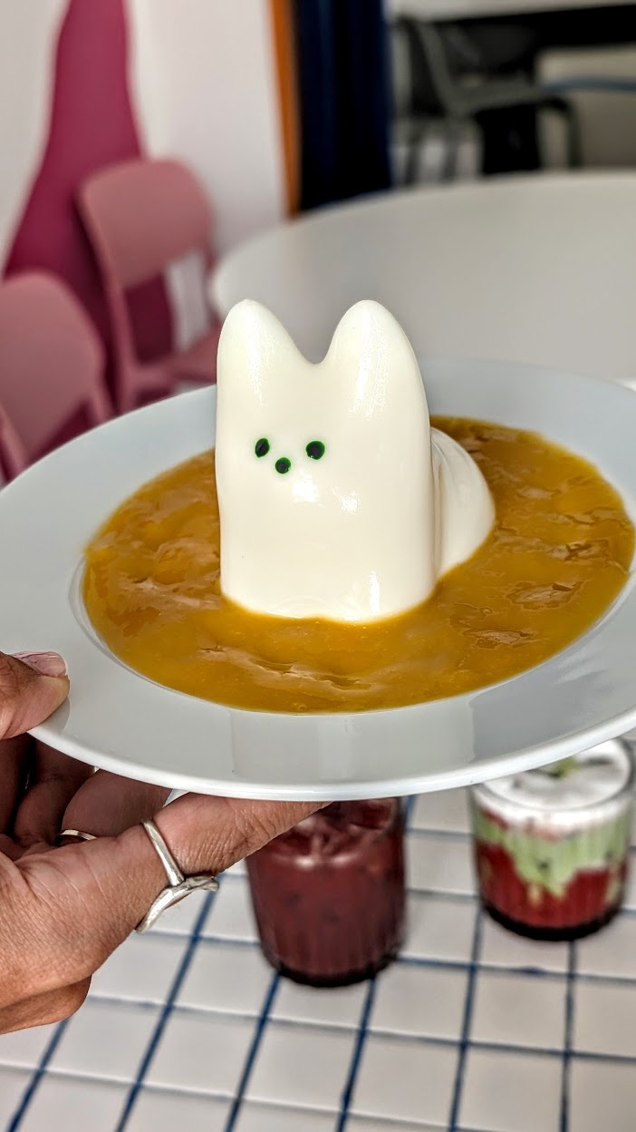 Кошачья паннакота кафе Посельски Хайфа. Фото: Оснат Гуэта