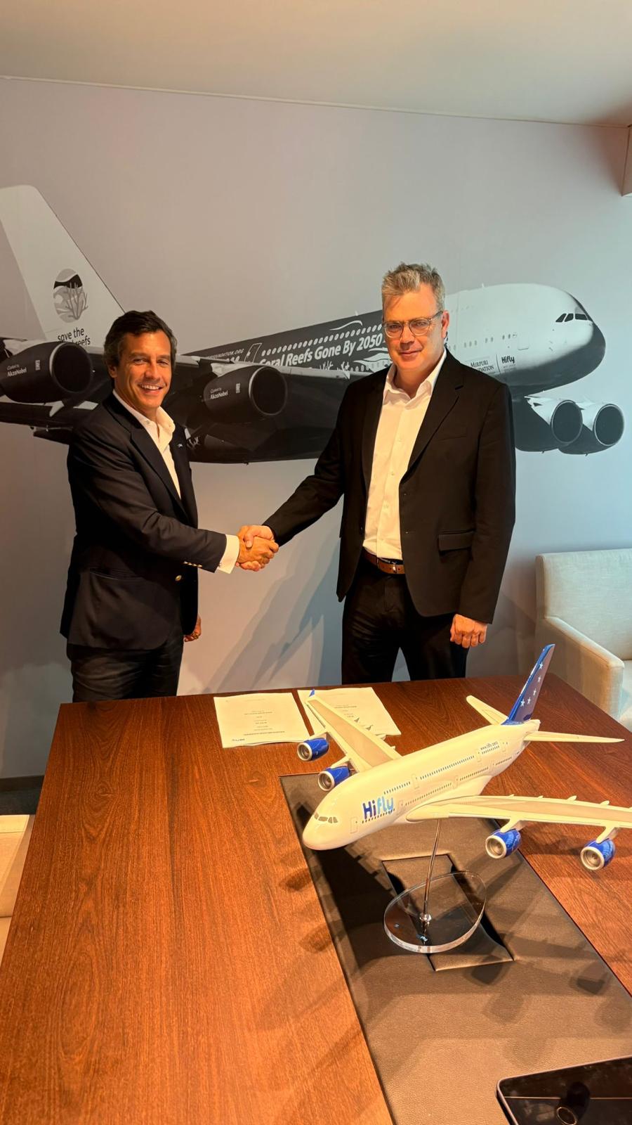 Оз Берлович, генеральный директор Arkia, вместе с Нуну Родригесом