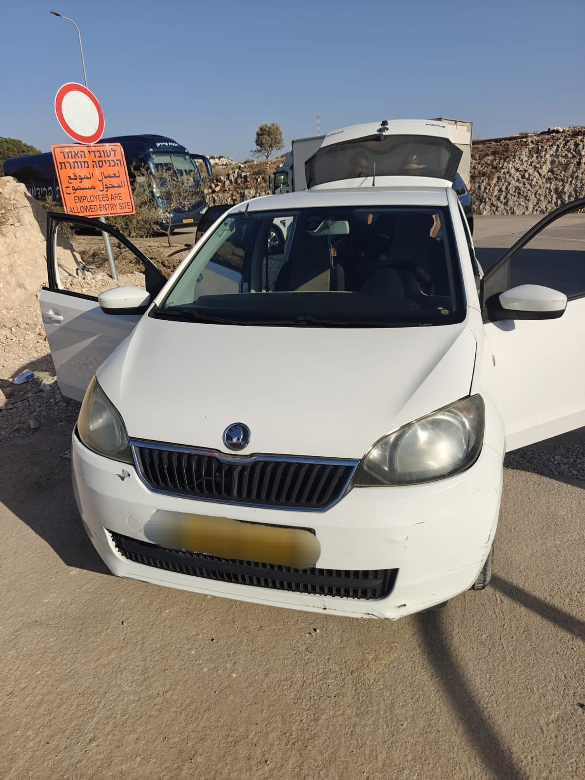 הרכב ששימש לגניבת האופניים החשמליים. צילום: דוברות המשטרה
