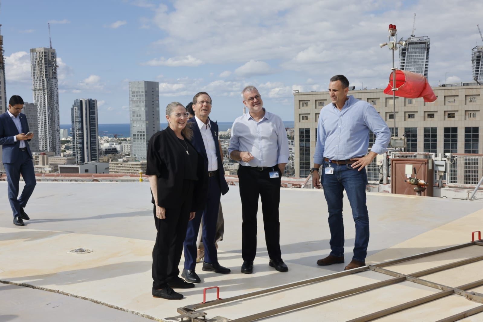 ביקור הנשיא הרצוג במרכז הרפואי ת״א איכילוב. צילום: אבי קנר