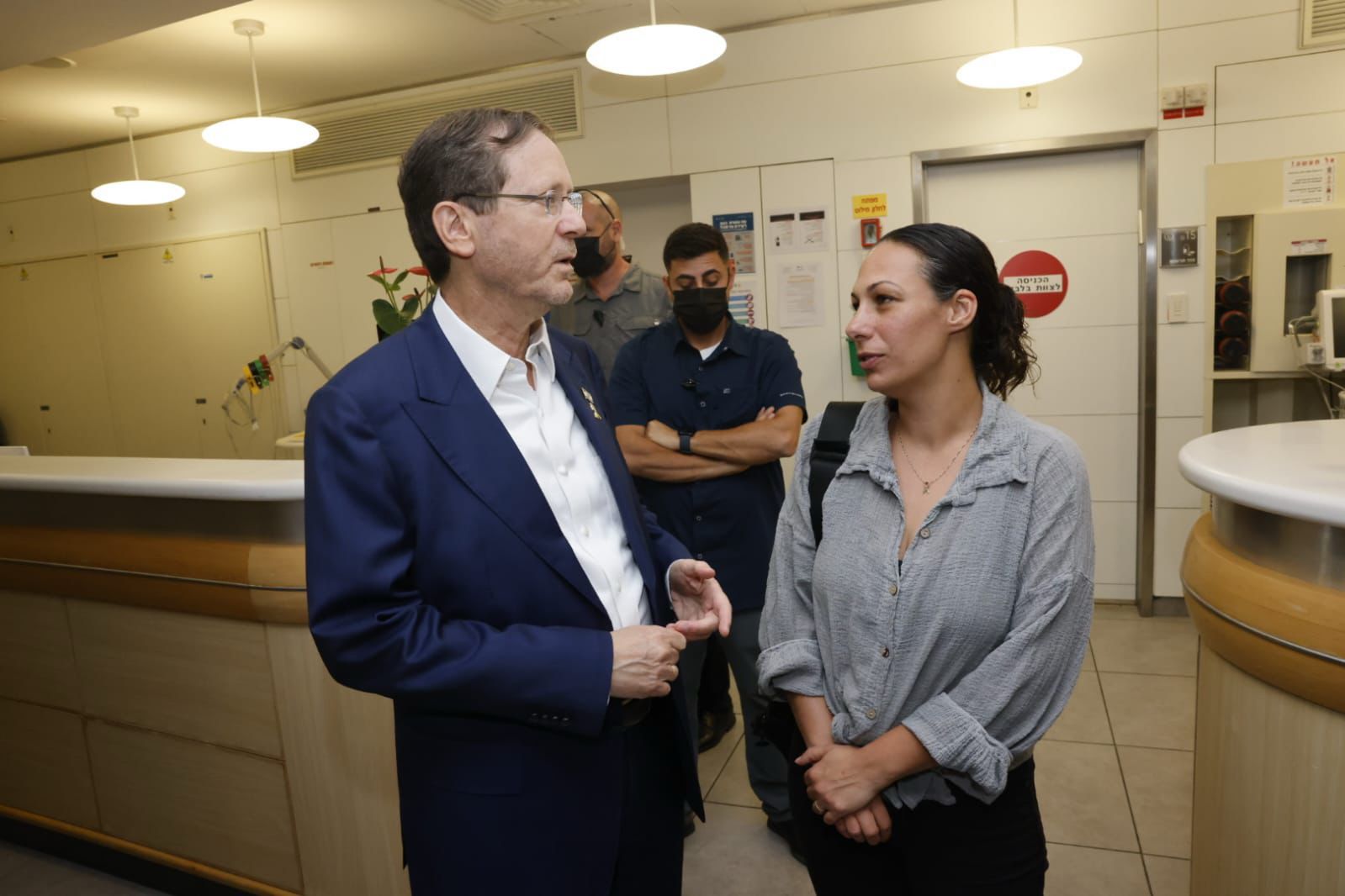 נשיא המדינה יחד עם לישי מירן לביא, אשתו של עמרי מירן. צילום: אבי קנר