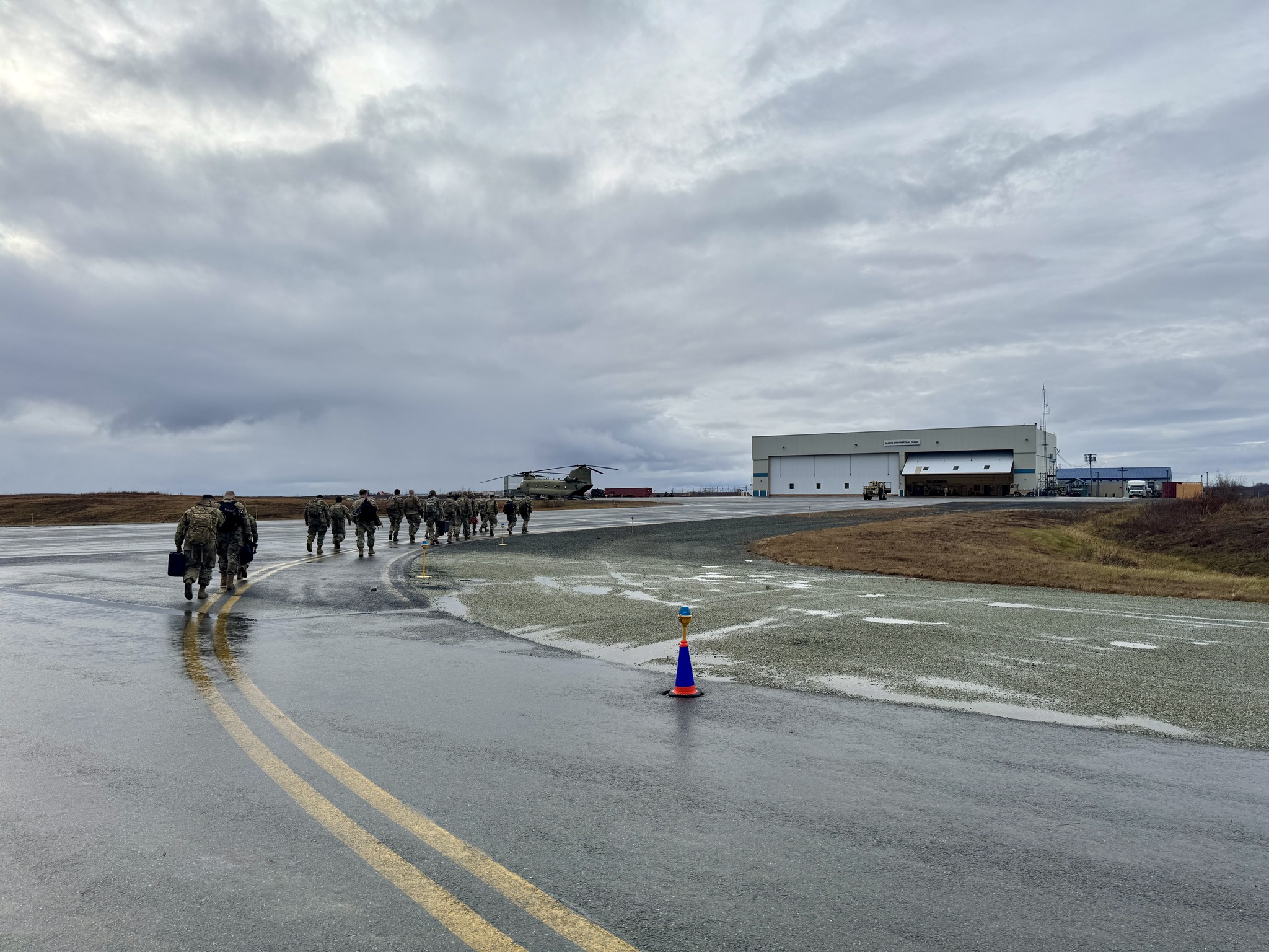 סיוע לנפגעים. צילום: Alaska Division of Homeland Security and Emergency Management