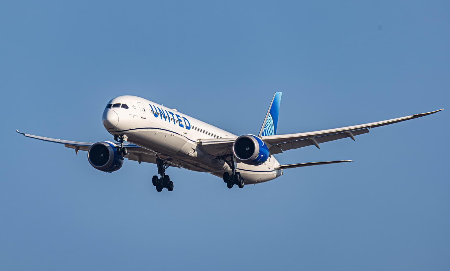 United Airlines Boeing 787-10 Dreamliner taking off. Photo: Anthony Hershko