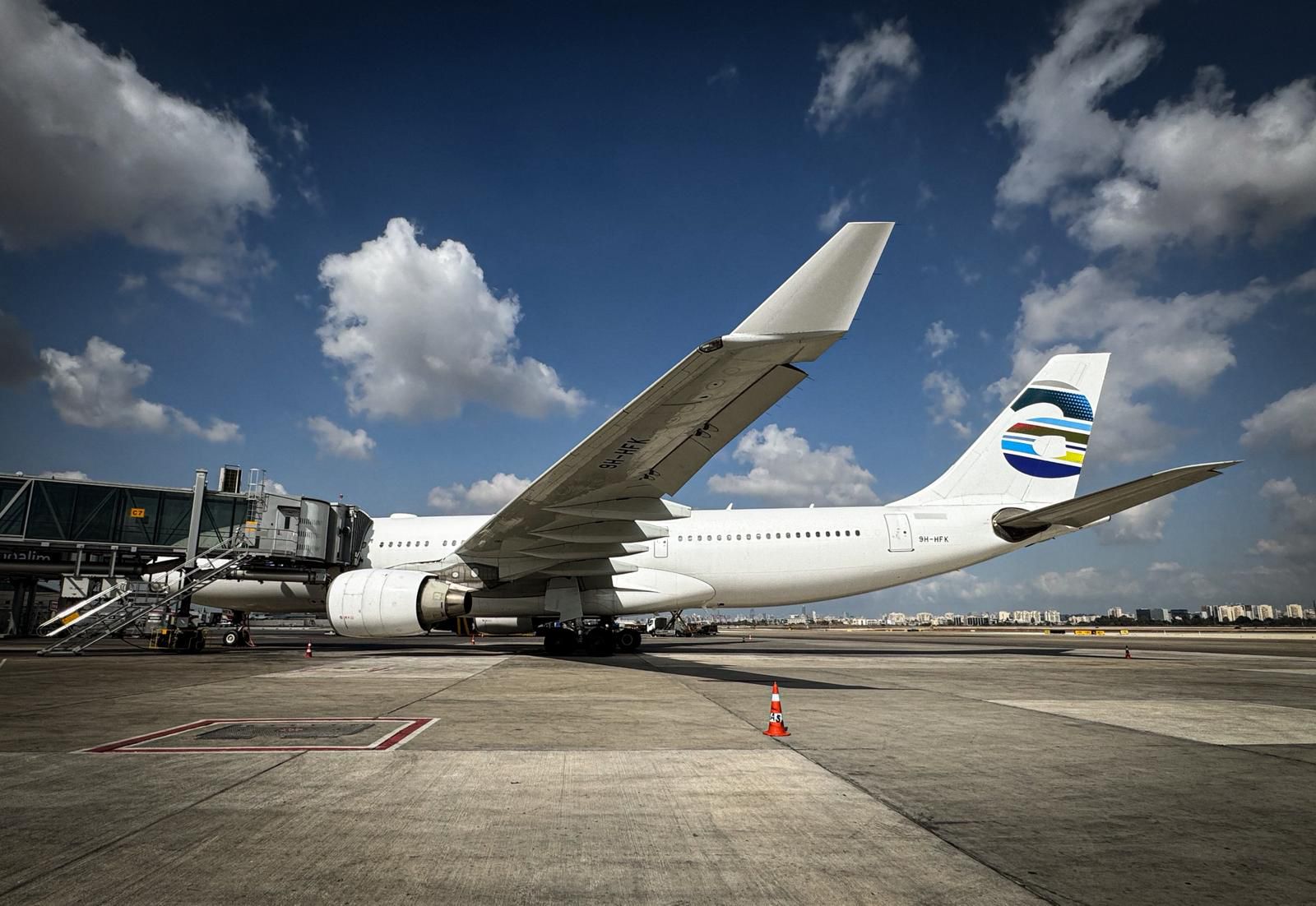 מטוס Airbus A330 החדש של ארקיע בנתב״ג. צילום: ארקיע
