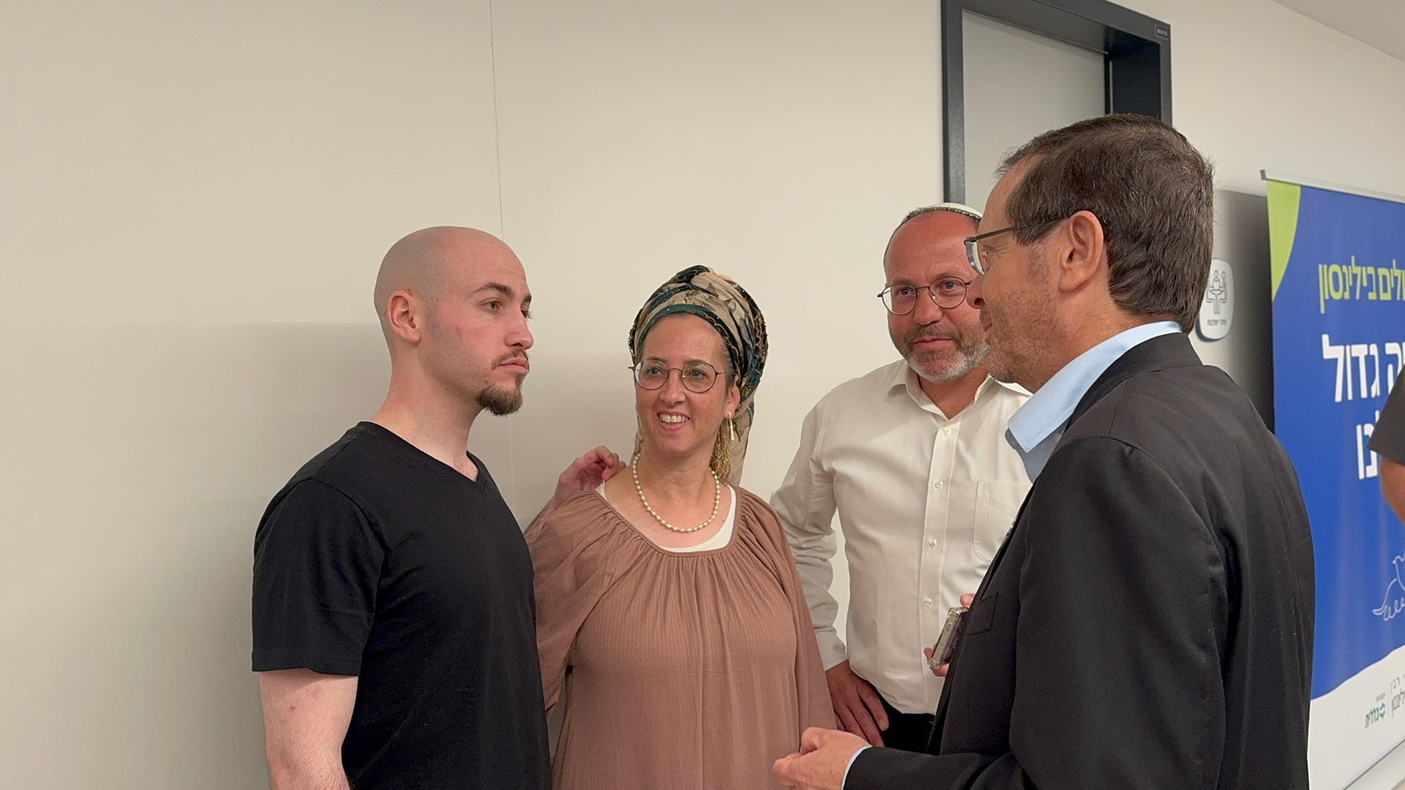 הנשיא ורעייתו נפגשו עם שורדי השבי. צילום: דוברות בית הנשיא