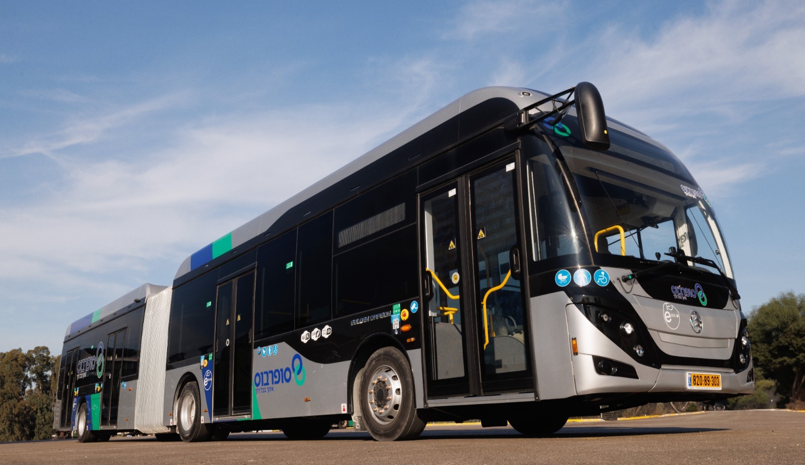 אוטובוס של סופרבוס. צילום: רונן טופלברג